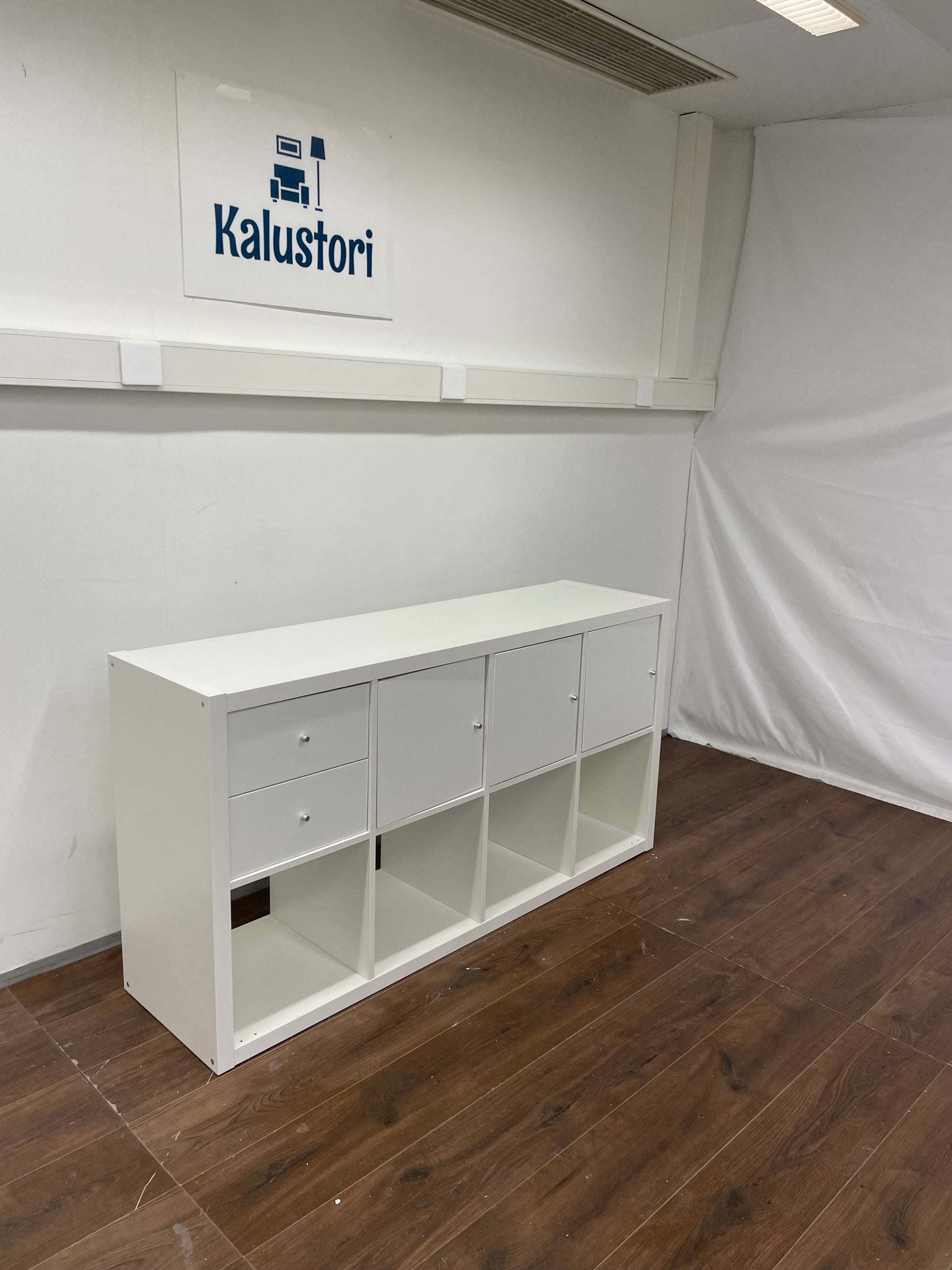 IKEA KALLAX Hylly ja 4 sisustetta, valkoinen Kalustori