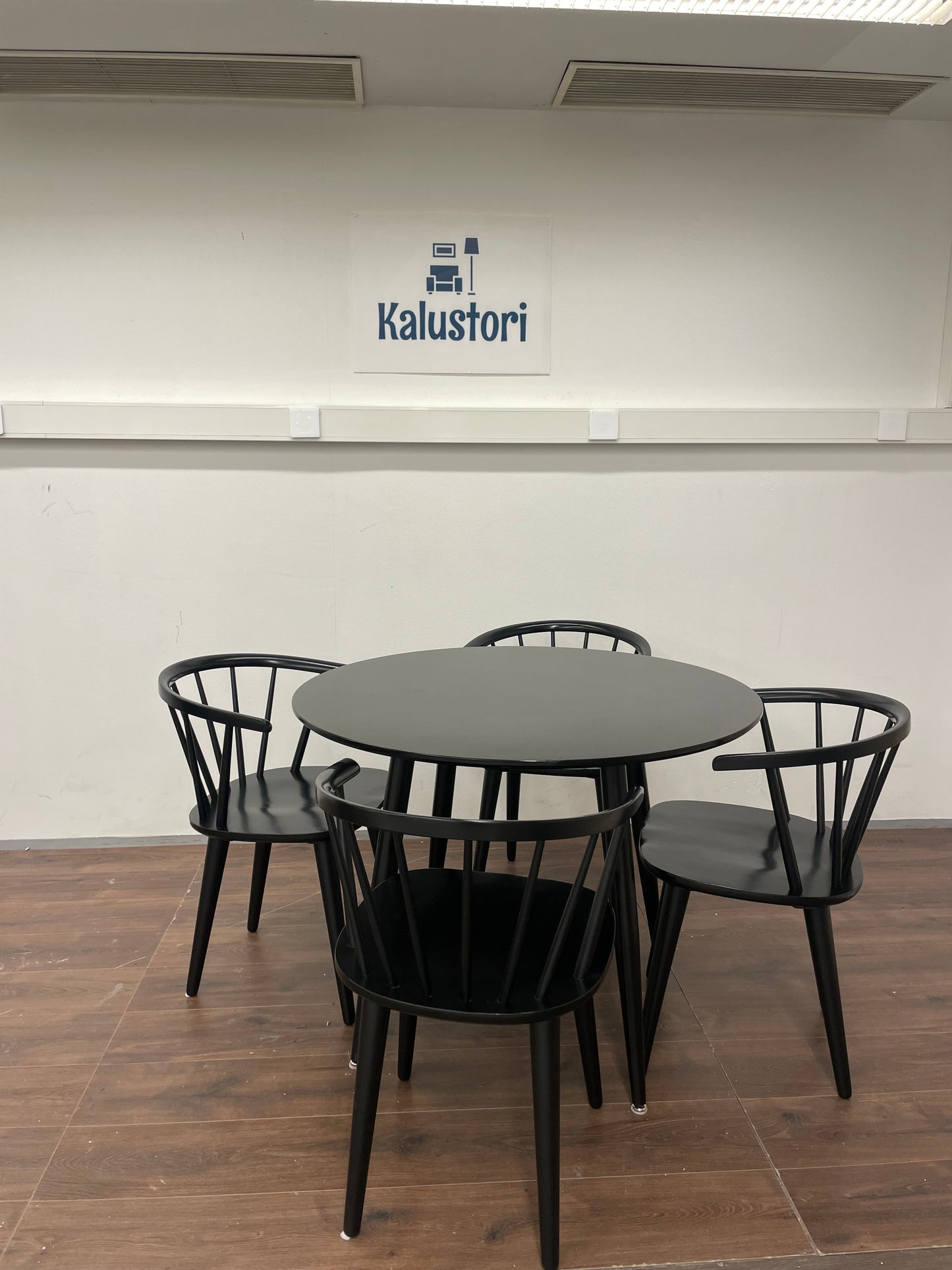Pyöreä ruokailuryhmä neljälle Yumi-Carmen musta-musta, Rowico Kalustori