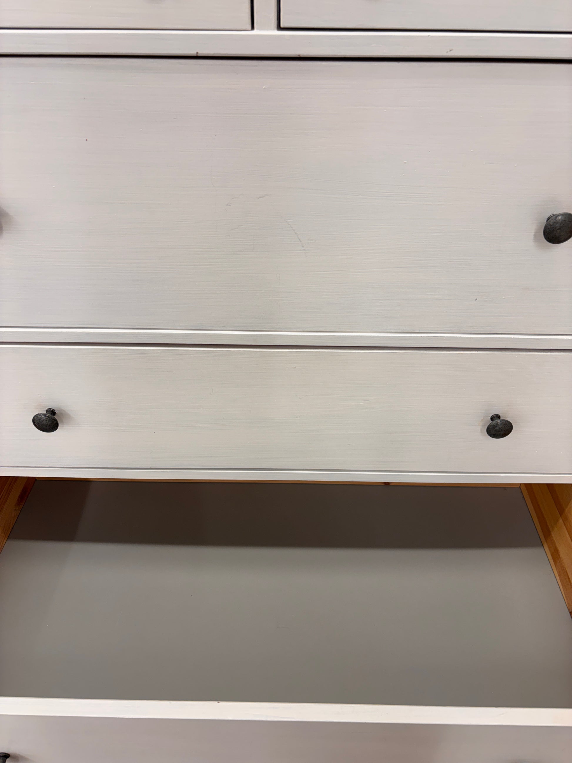 Ikea HEMNES Lipasto, 6 laatikkoa, valkoiseksi petsattu, 108x131 cm Kalustori