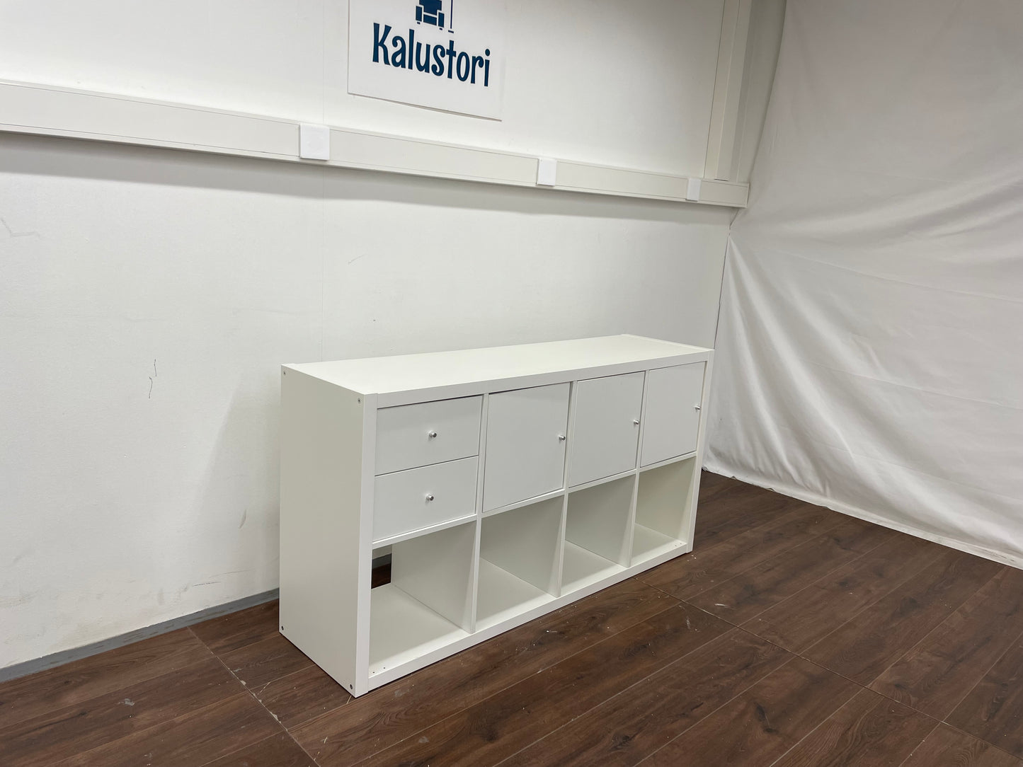 IKEA KALLAX Hylly ja 4 sisustetta, valkoinen Kalustori