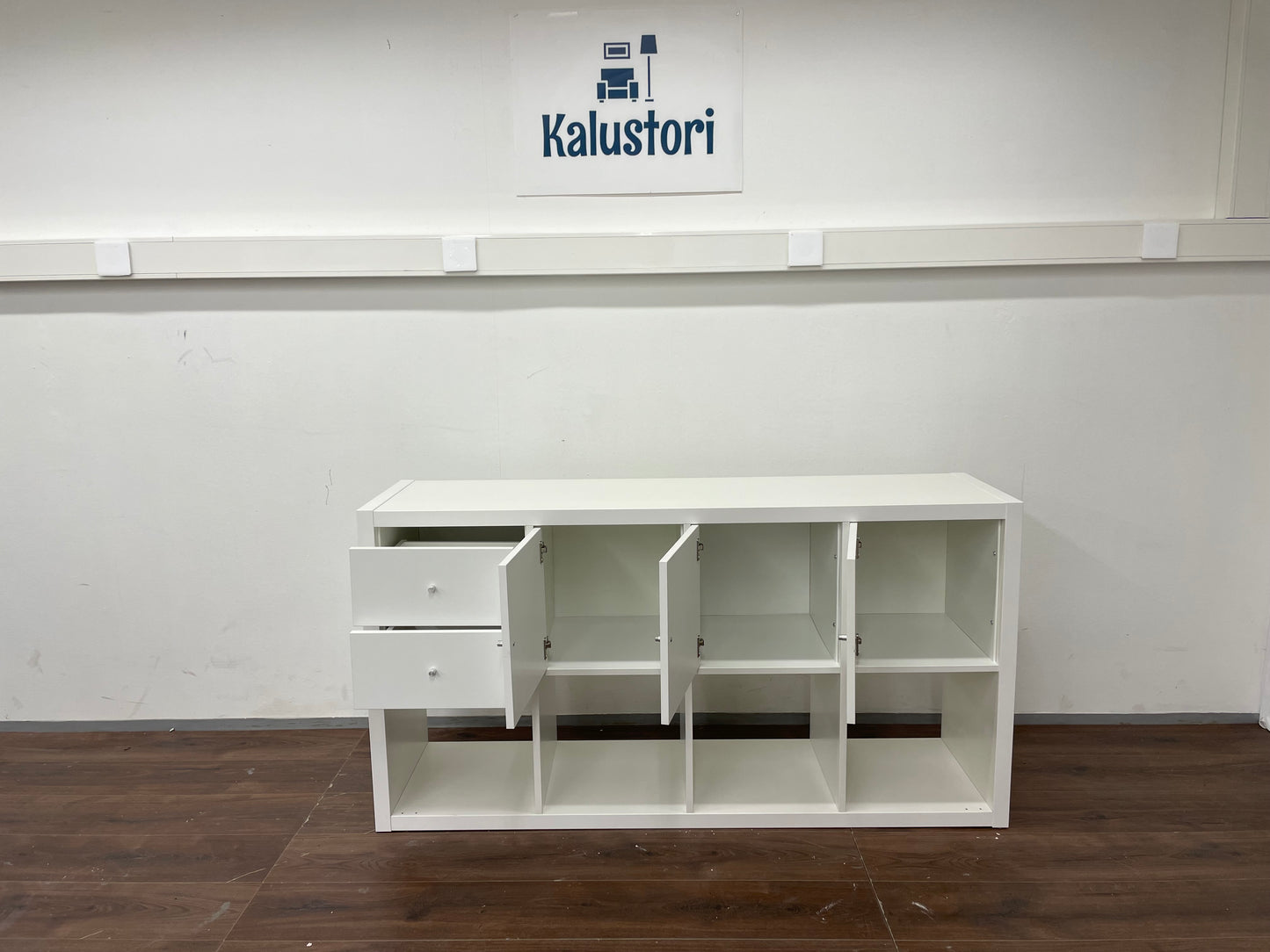 IKEA KALLAX Hylly ja 4 sisustetta, valkoinen Kalustori