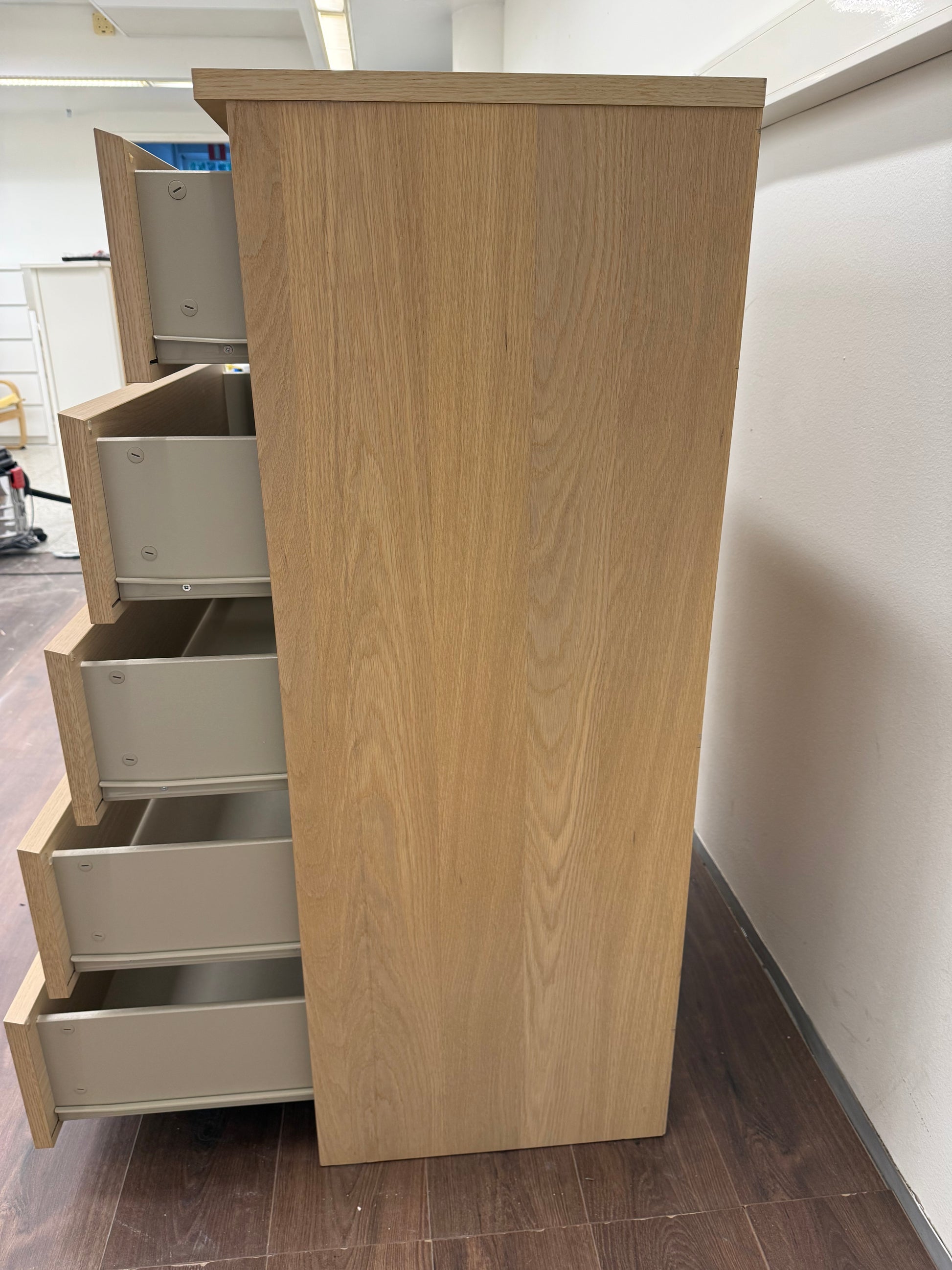 Ikea MALM Lipasto, 6 laatikkoa, vaaleaksi petsattu tammiviilu, 80x123 cm Kalustori