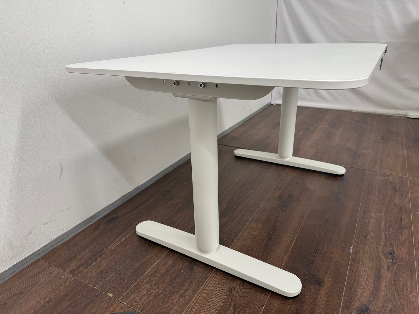 Ikea Bekant Työpöytä, säädettävä, sähköinen valkoinen, 120x80 cm Kalustori