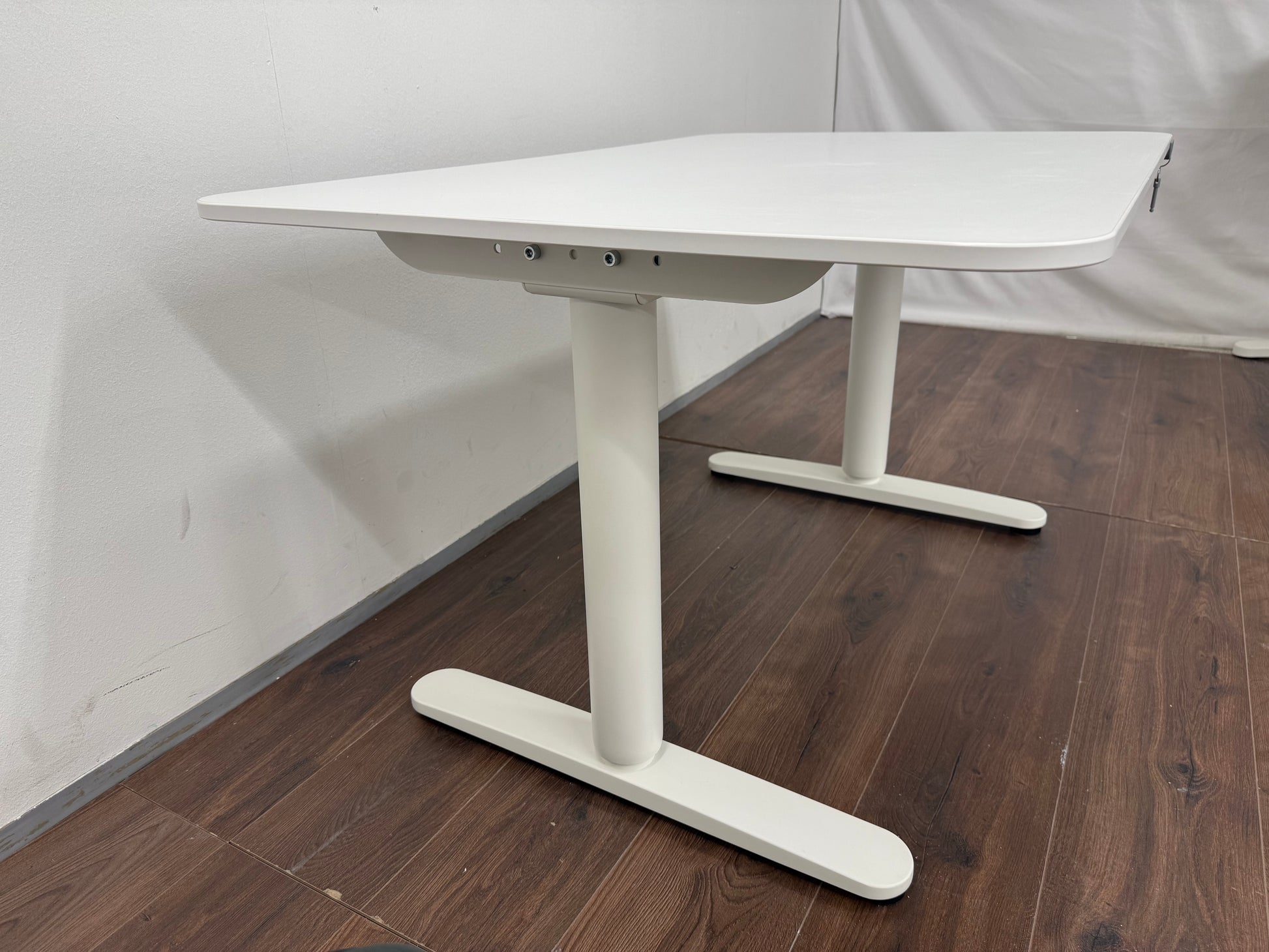 Ikea Bekant Työpöytä, säädettävä, sähköinen valkoinen, 120x80 cm Kalustori