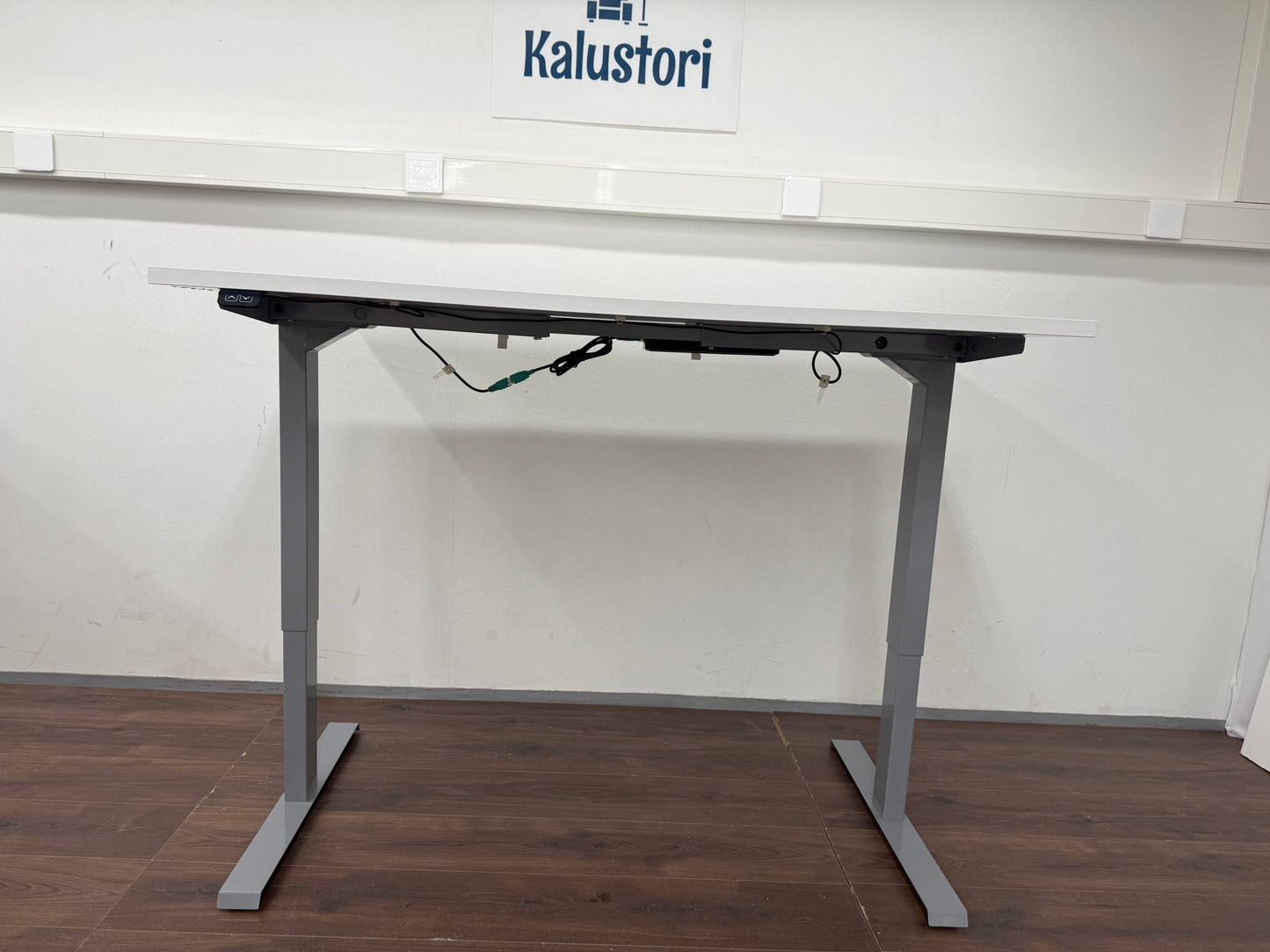 Isku Työpöytä, säädettävä, sähköinen valkoinen, 140x70 cm Kalustori