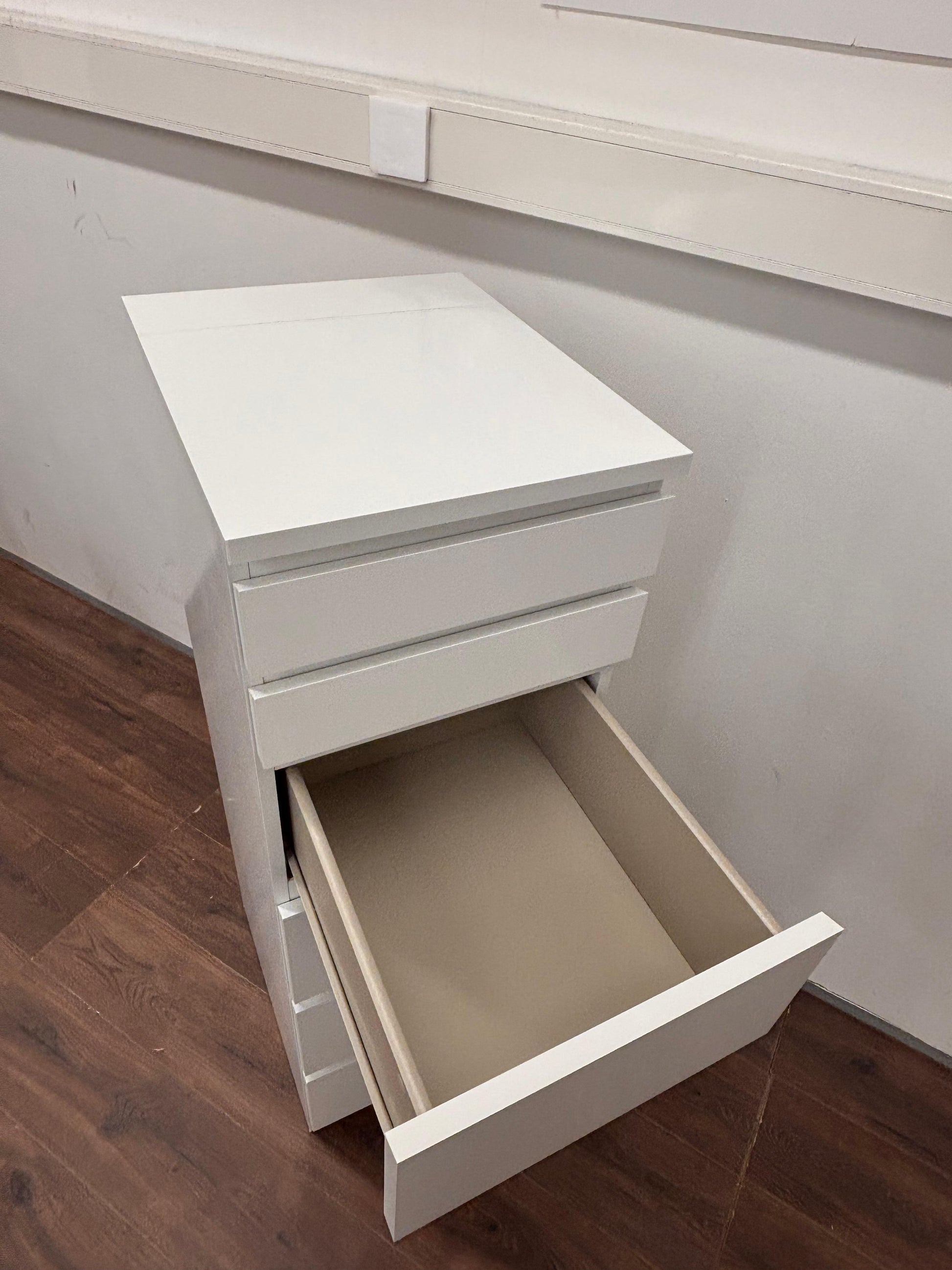 Ikea MALM Korkea Lipasto Peilillä 123x48 cm Kalustori