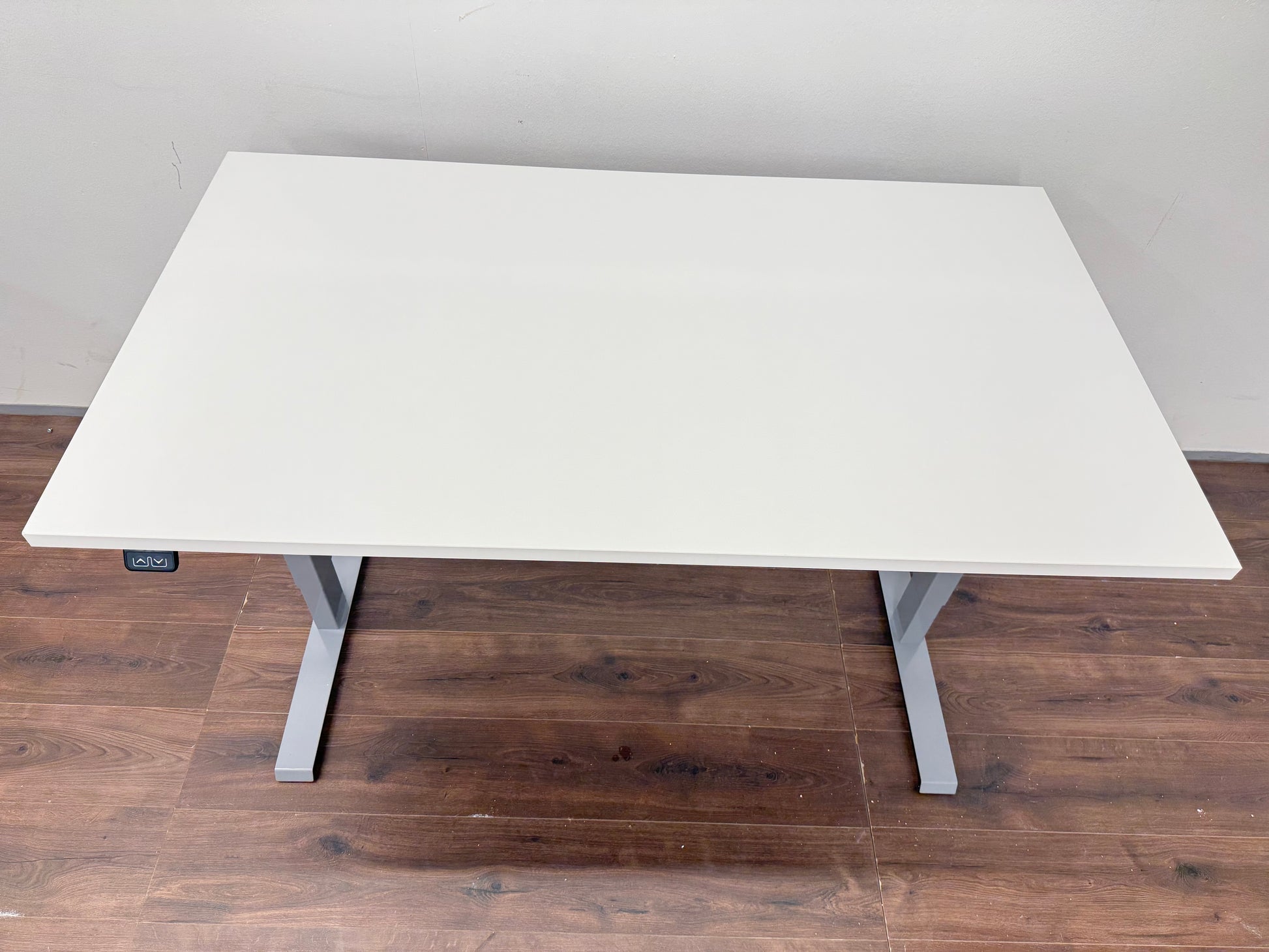 Isku Työpöytä, säädettävä, sähköinen valkoinen, 140x70 cm Kalustori