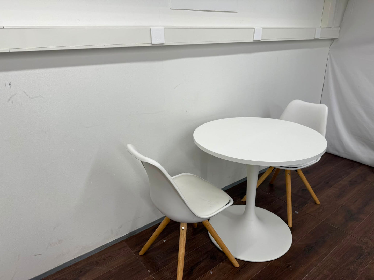 Ikea Docksta Ruokapöytä ja 2 Tuolia Kalustori