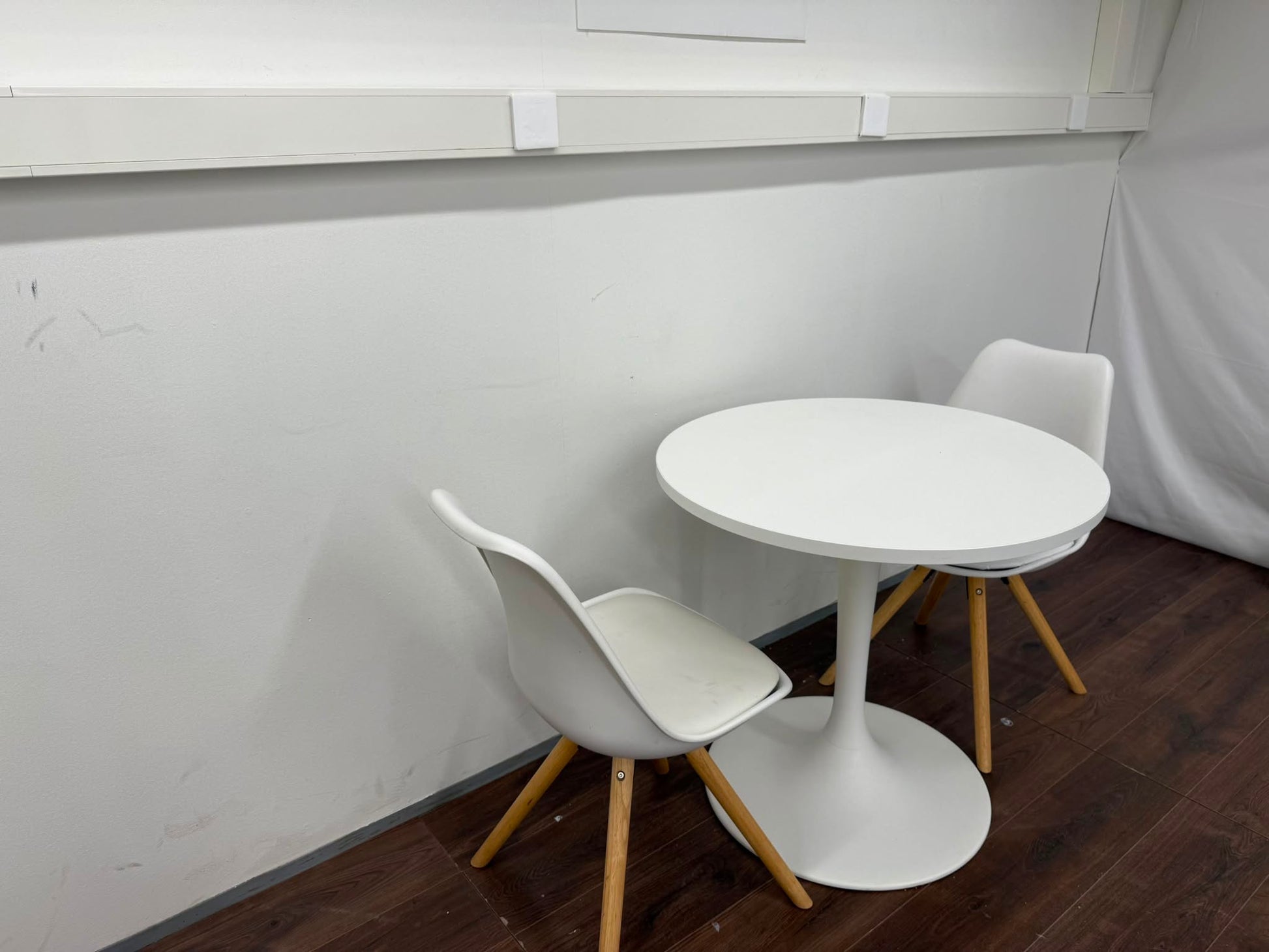 Ikea Docksta Ruokapöytä ja 2 Tuolia Kalustori