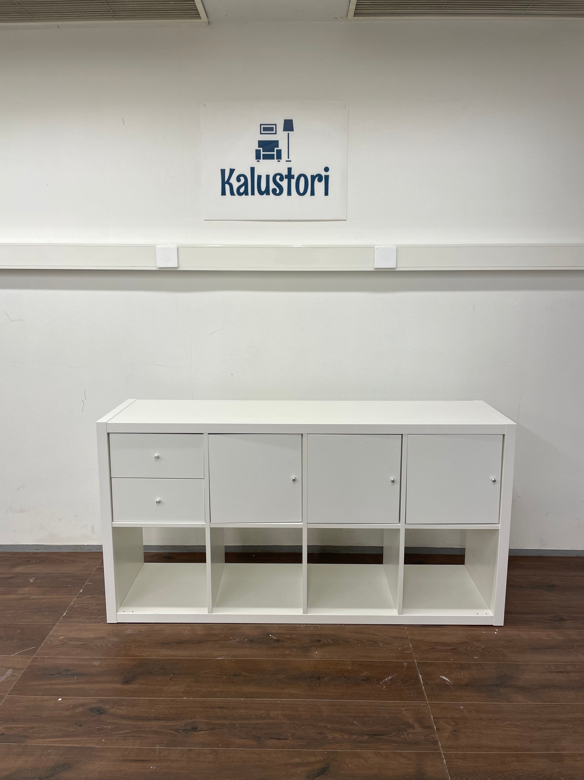 IKEA KALLAX Hylly ja 4 sisustetta, valkoinen Kalustori
