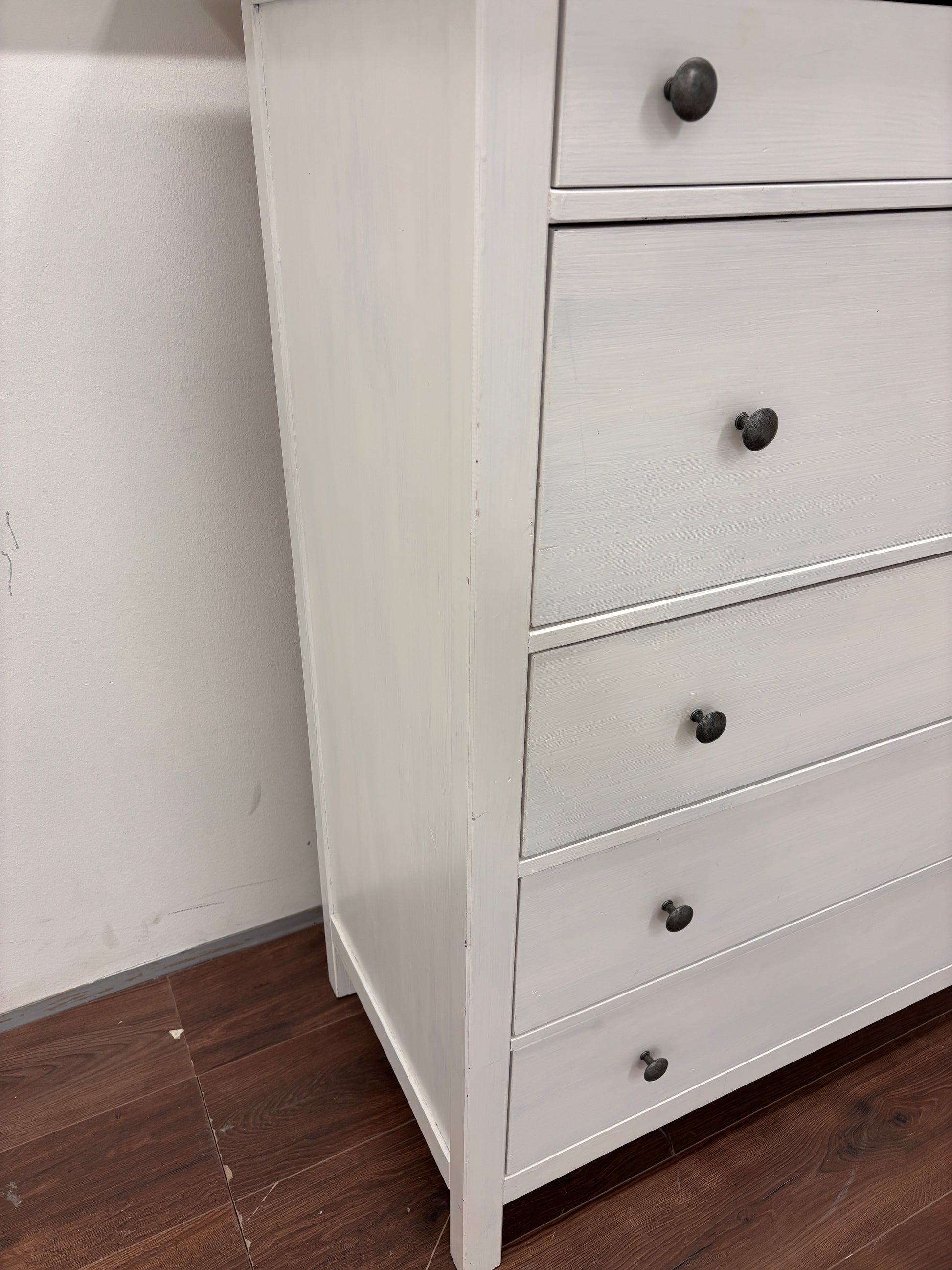 Ikea HEMNES Lipasto, 6 laatikkoa, valkoiseksi petsattu, 108x131 cm Kalustori