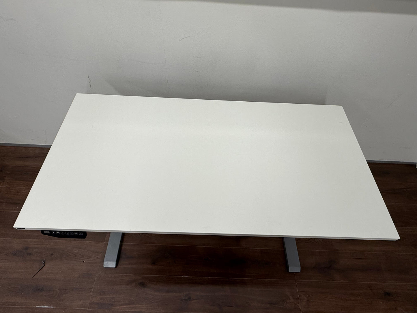 Isku Työpöytä, säädettävä, sähköinen valkoinen, 140x70 cm Kalustori