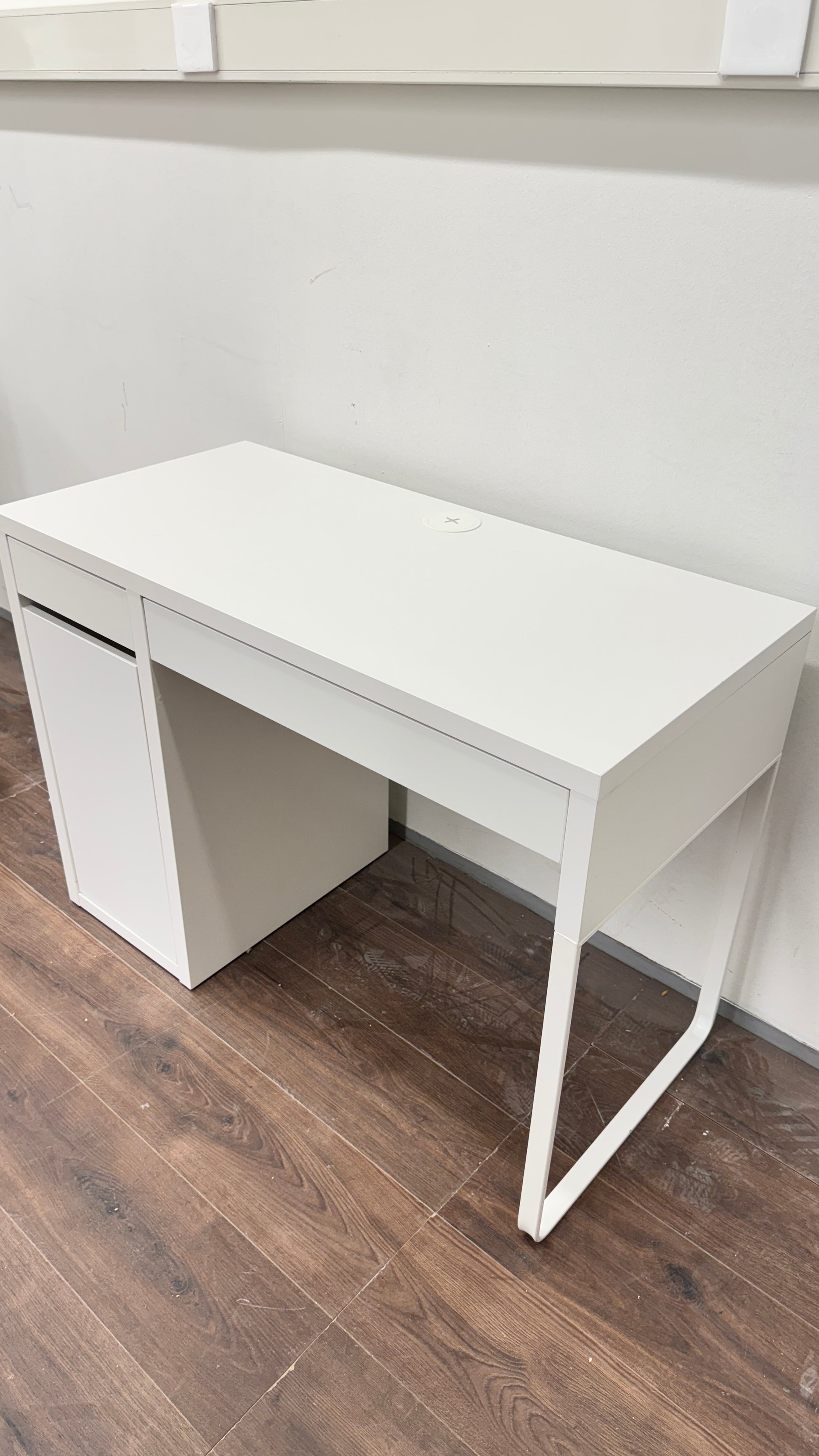 Ikea MICKE Työpöytä, valkoinen, 105x50 cm Kalustori