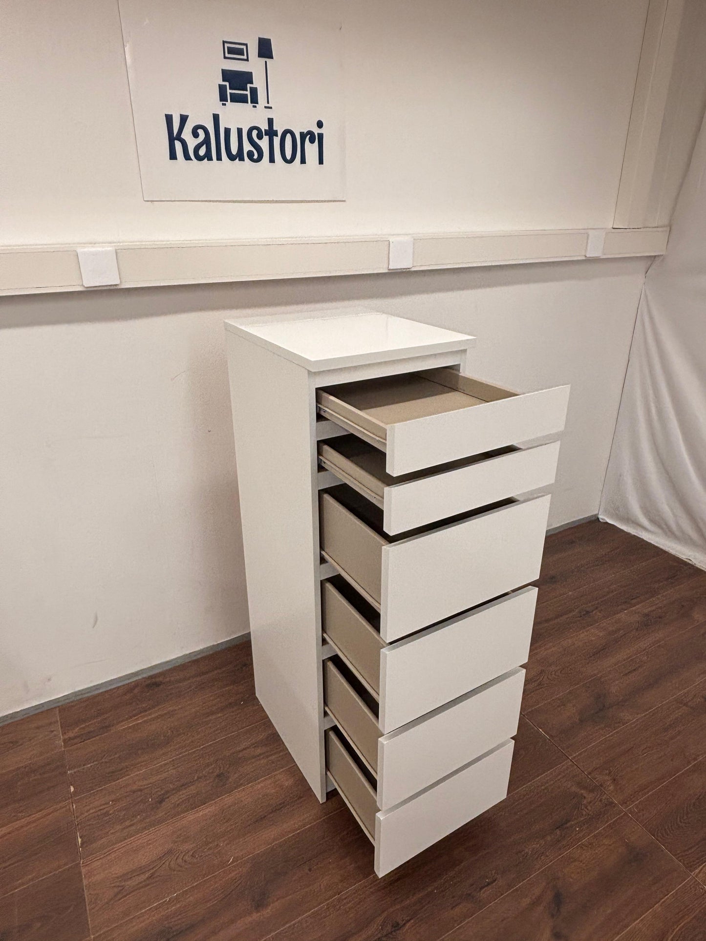 Ikea MALM Korkea Lipasto Peilillä 123x48 cm Kalustori
