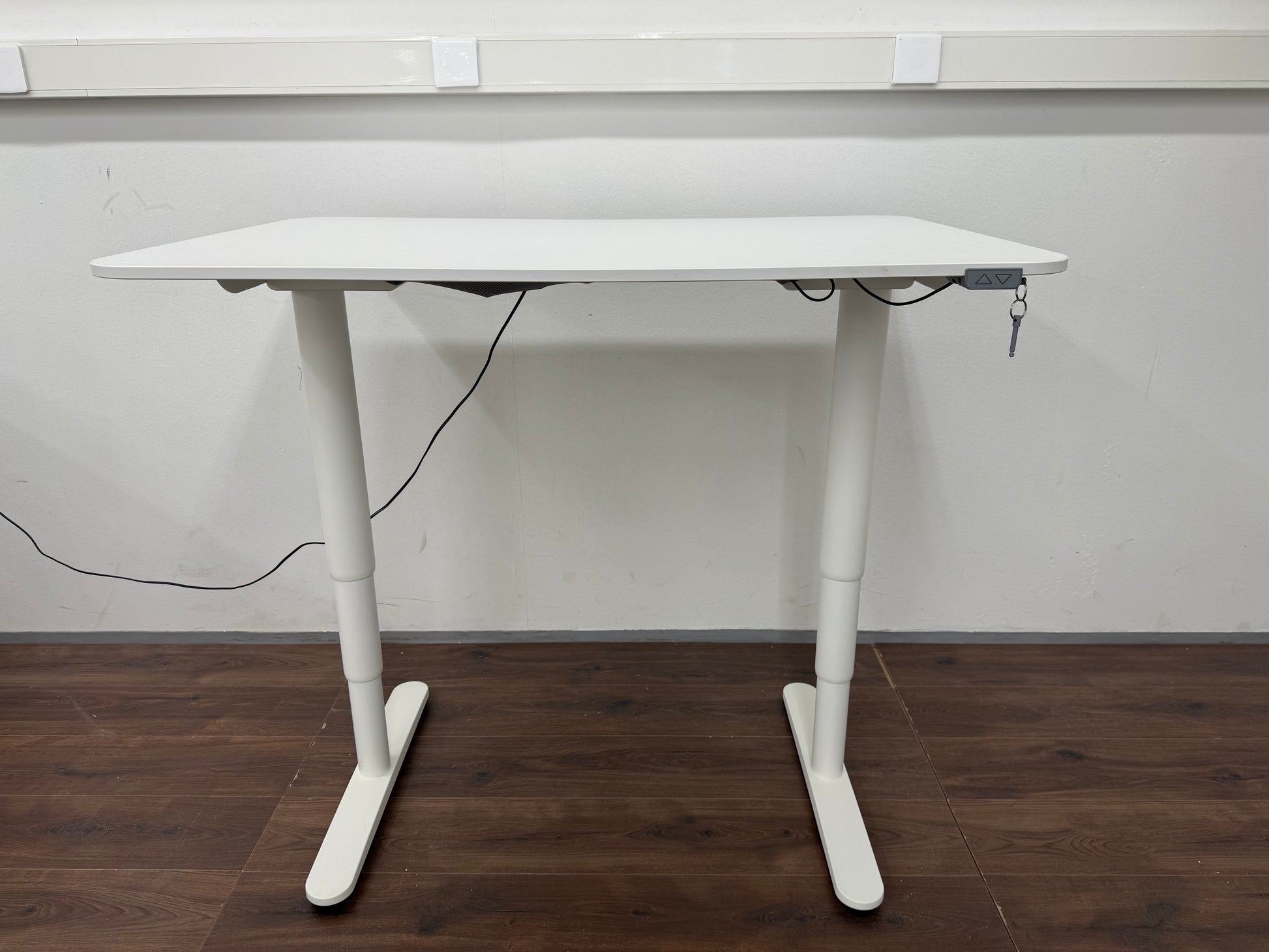 Ikea Bekant Työpöytä, säädettävä, sähköinen valkoinen, 120x80 cm Kalustori