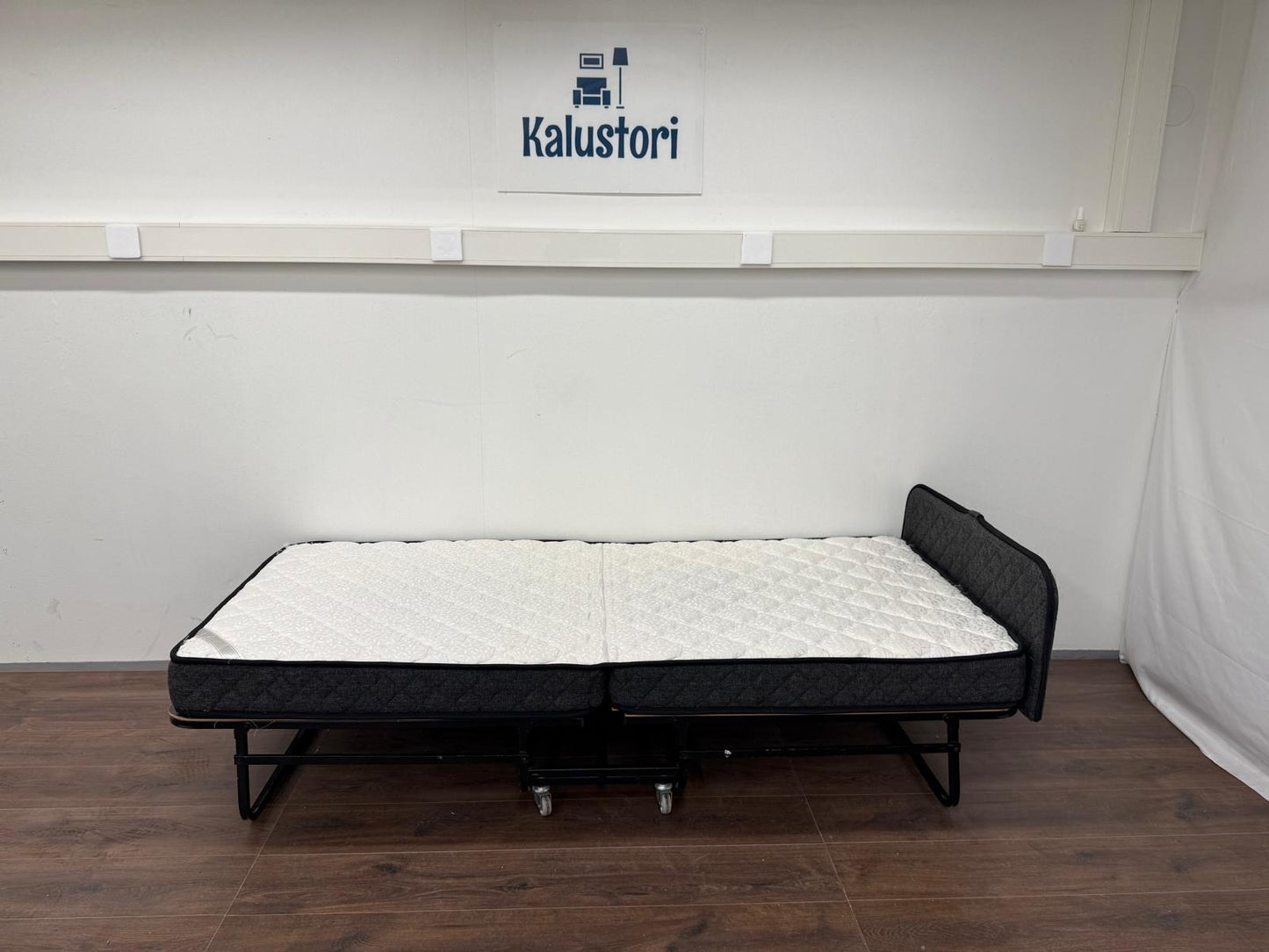 Vieräs Sänky Kalustori