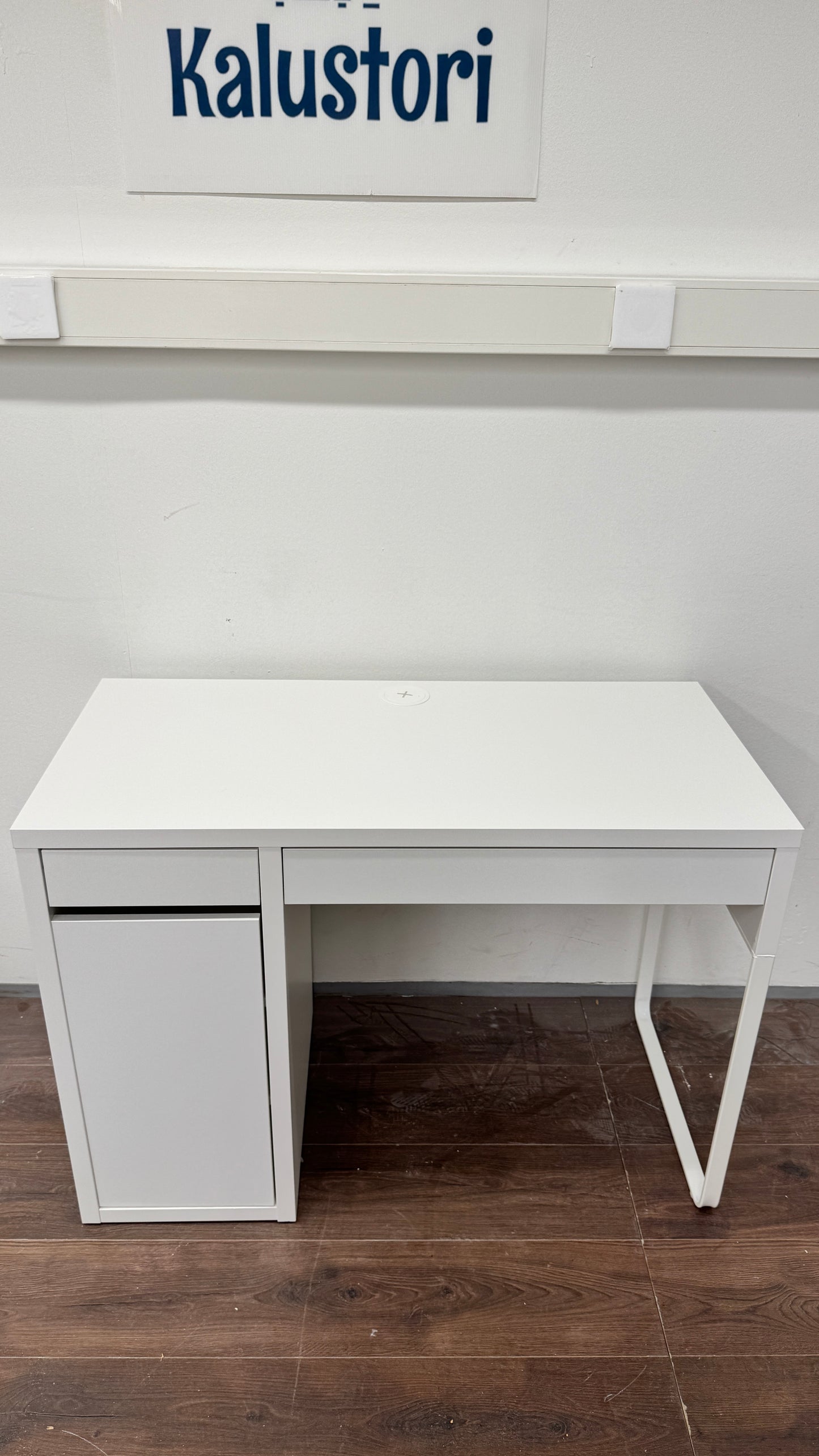 Ikea MICKE Työpöytä, valkoinen, 105x50 cm ja Ikea jules lasten työtuoli Kalustori