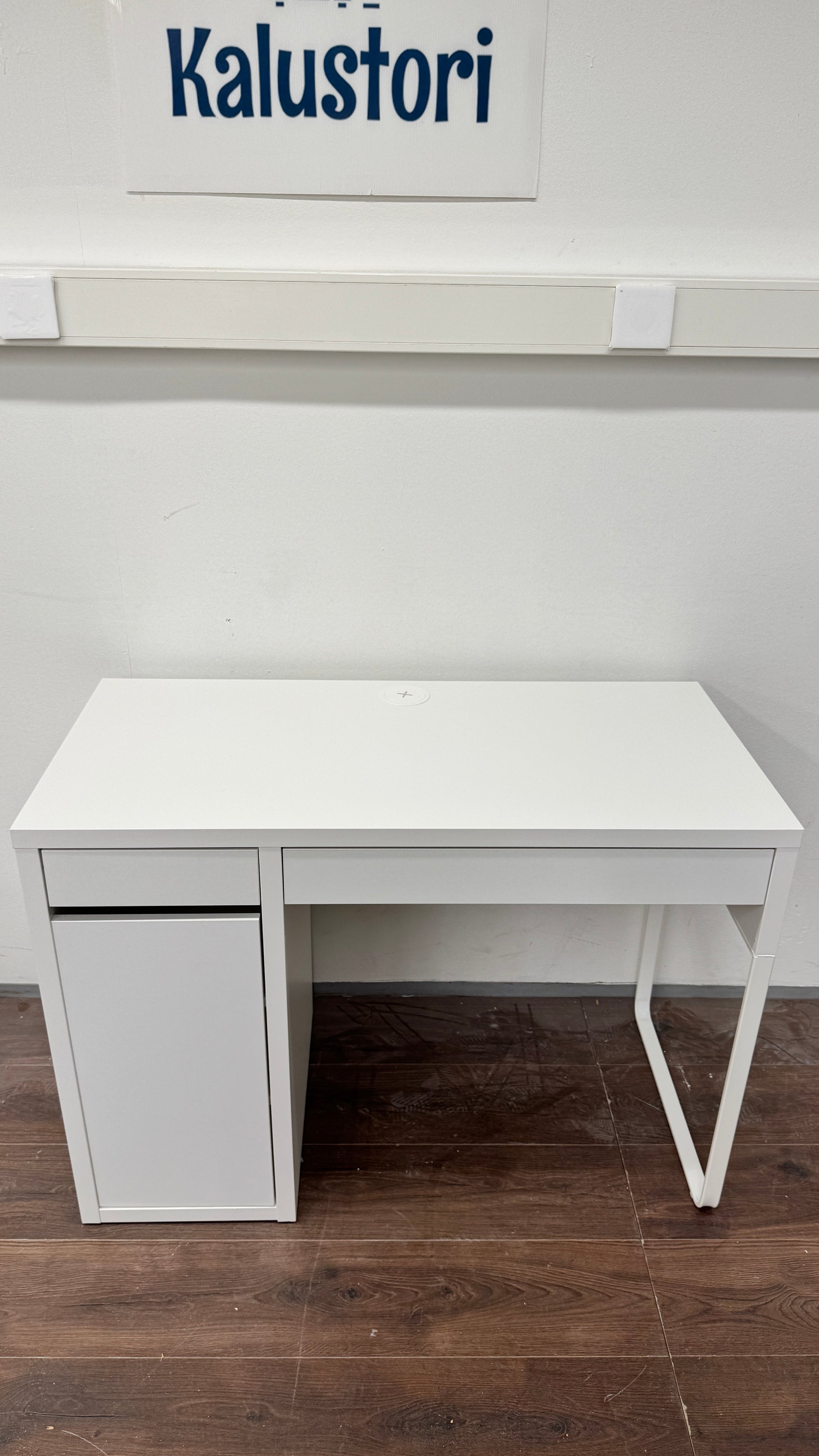 Ikea MICKE Työpöytä, valkoinen, 105x50 cm ja Ikea jules lasten työtuoli Kalustori