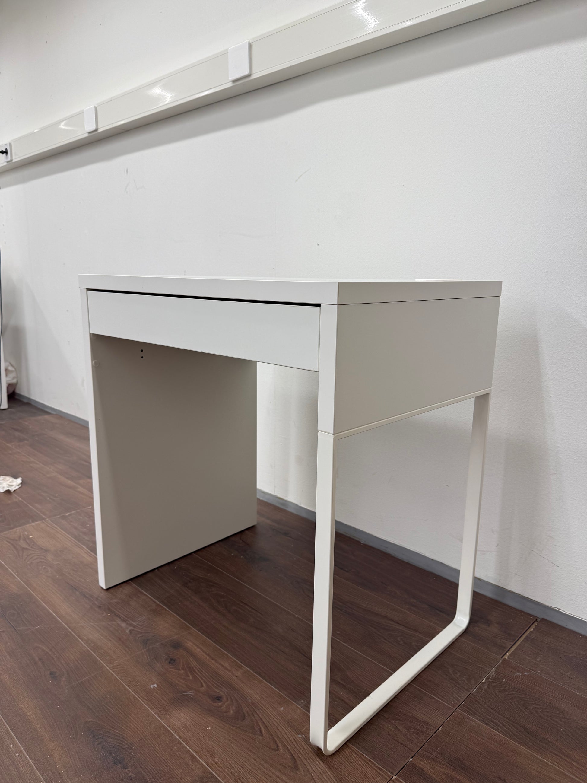 Ikea MICKE Työpöytä, valkoinen, 73x50 cm Kalustori