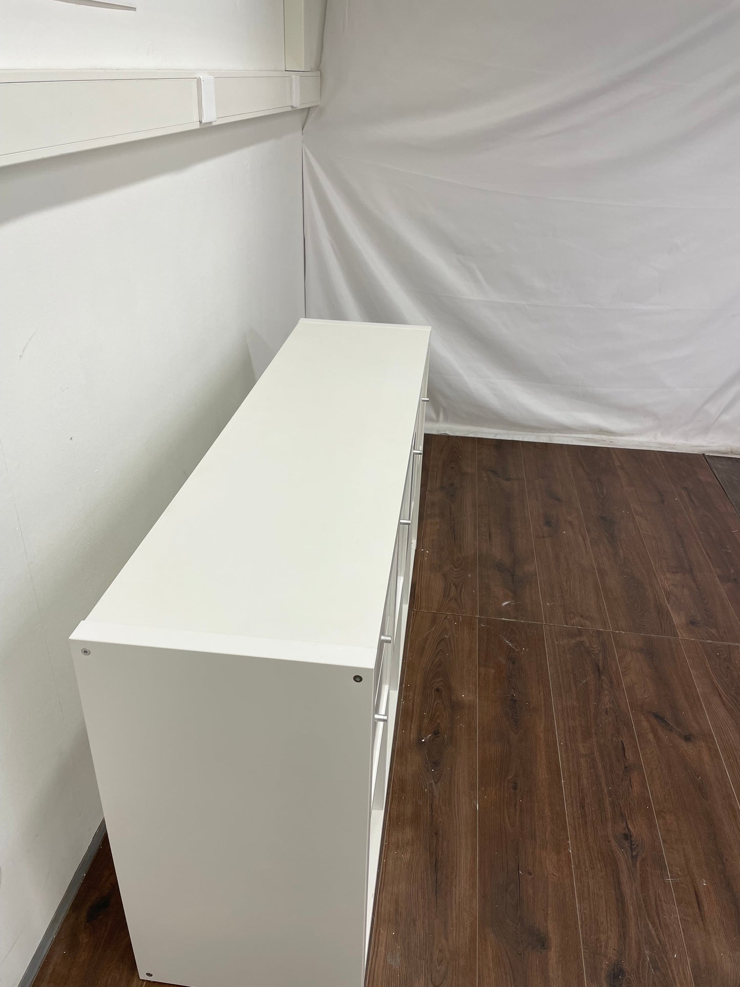 IKEA KALLAX Hylly ja 4 sisustetta, valkoinen Kalustori