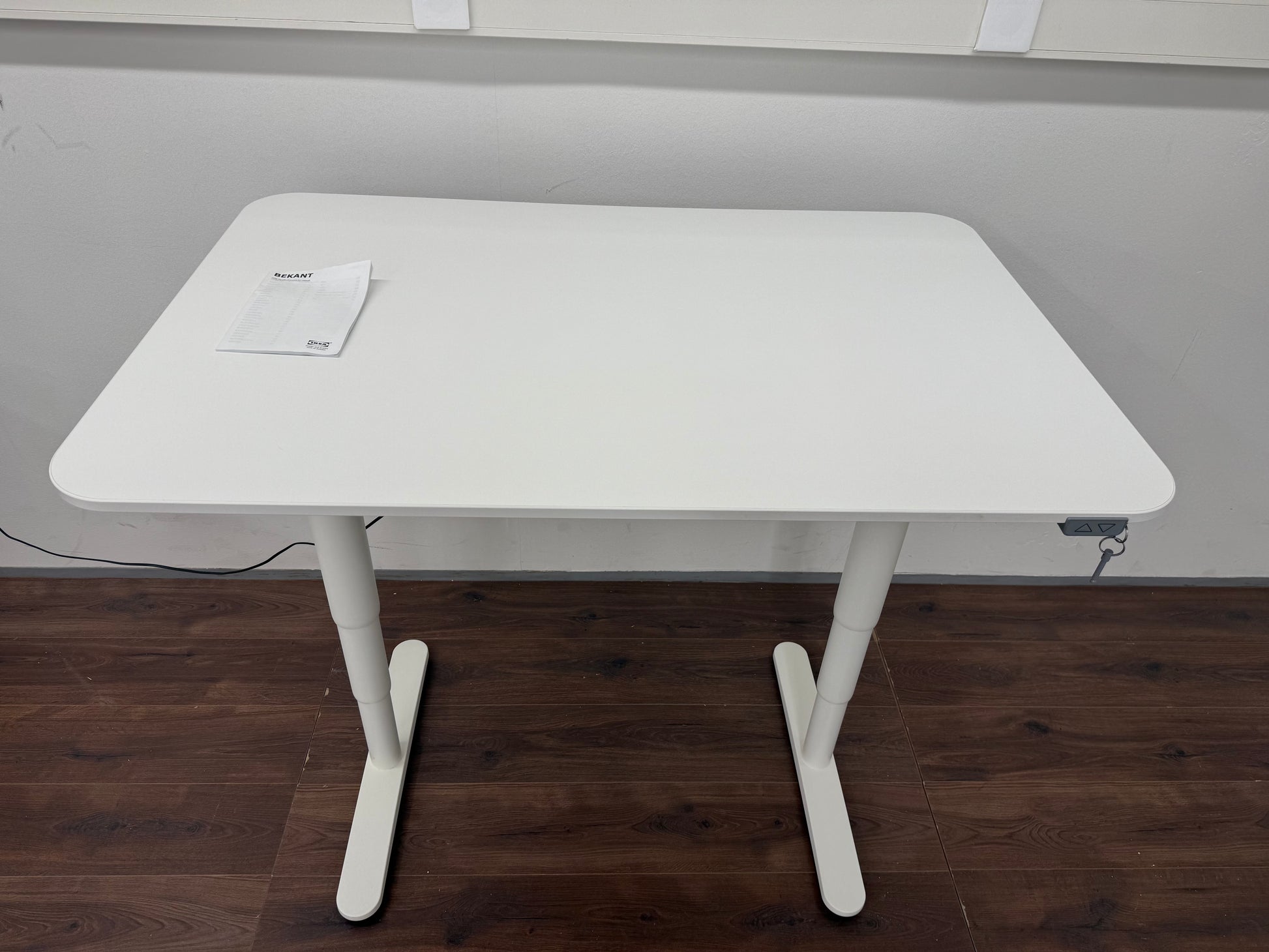 Ikea Bekant Työpöytä, säädettävä, sähköinen valkoinen, 120x80 cm Kalustori