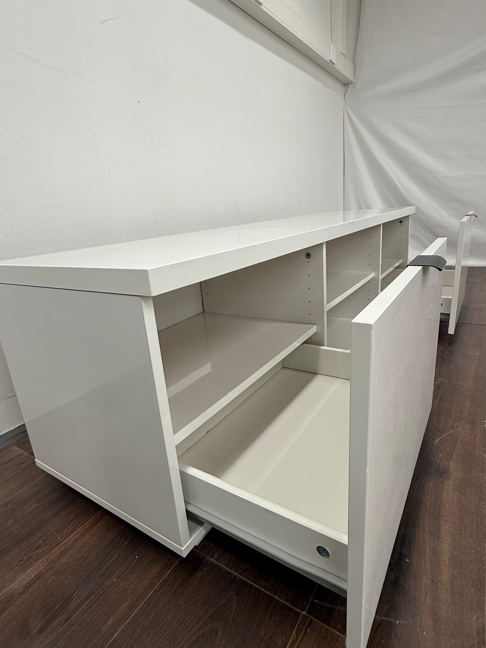 Ikea BYÅS Tv-taso, korkeakiilto valkoinen, 160x42x45 cm Kalustori