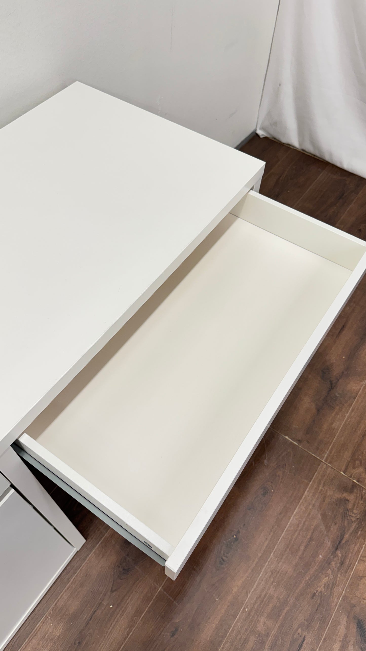 Ikea MICKE Työpöytä, valkoinen, 105x50 cm Kalustori
