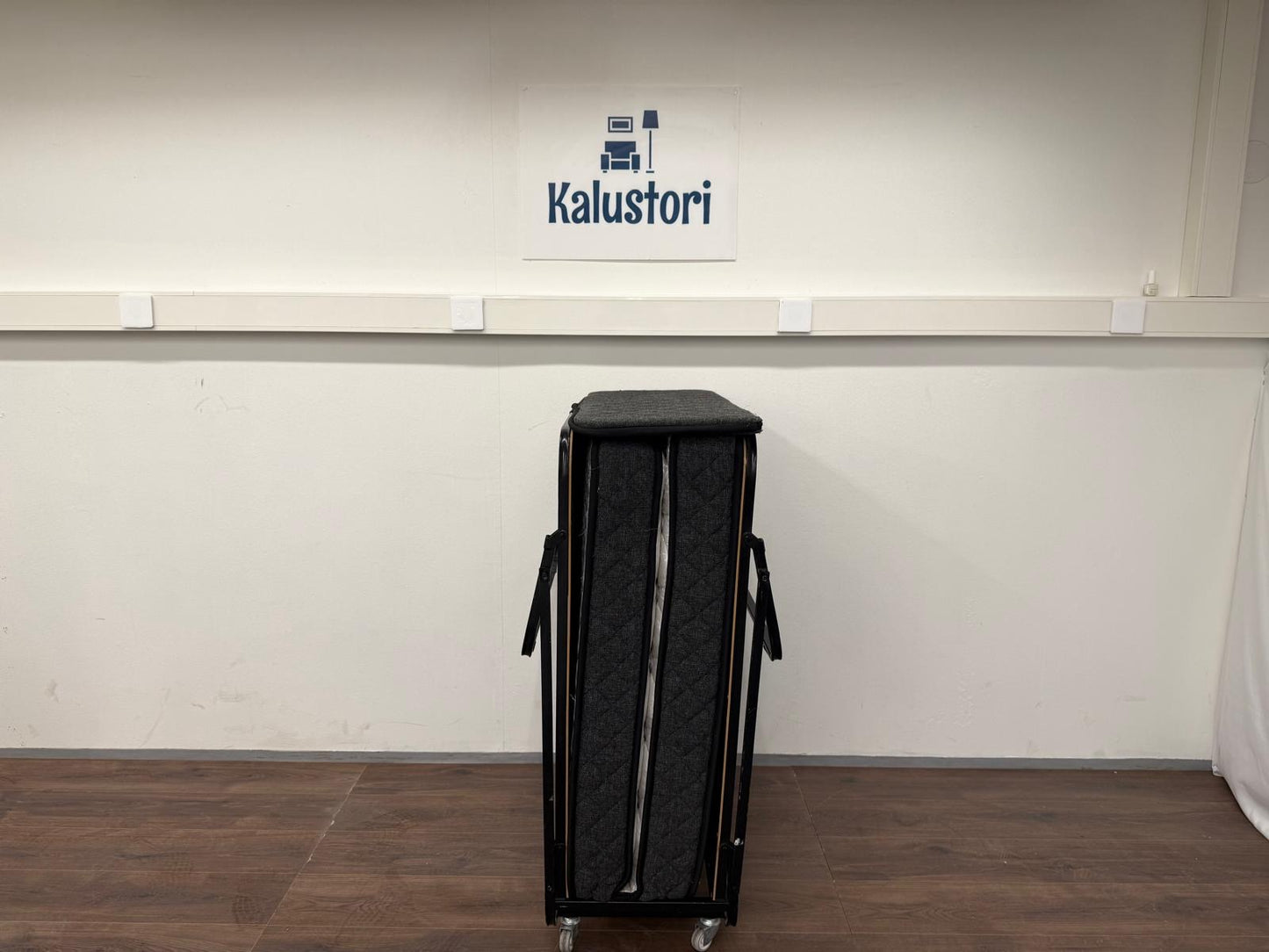 Vieräs Sänky Kalustori