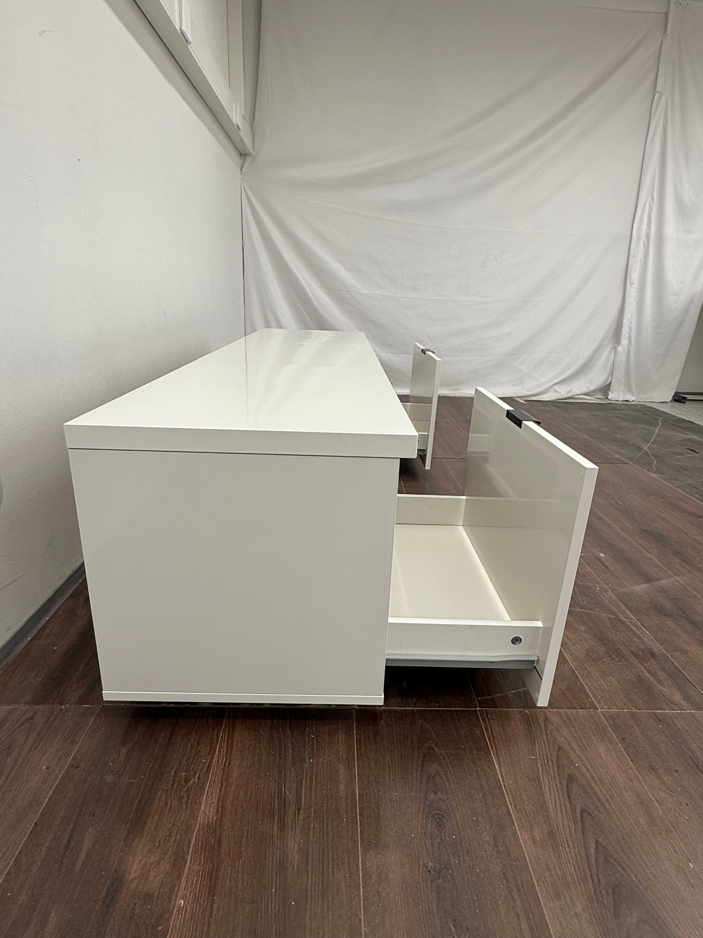 Ikea BYÅS Tv-taso, korkeakiilto valkoinen, 160x42x45 cm Kalustori