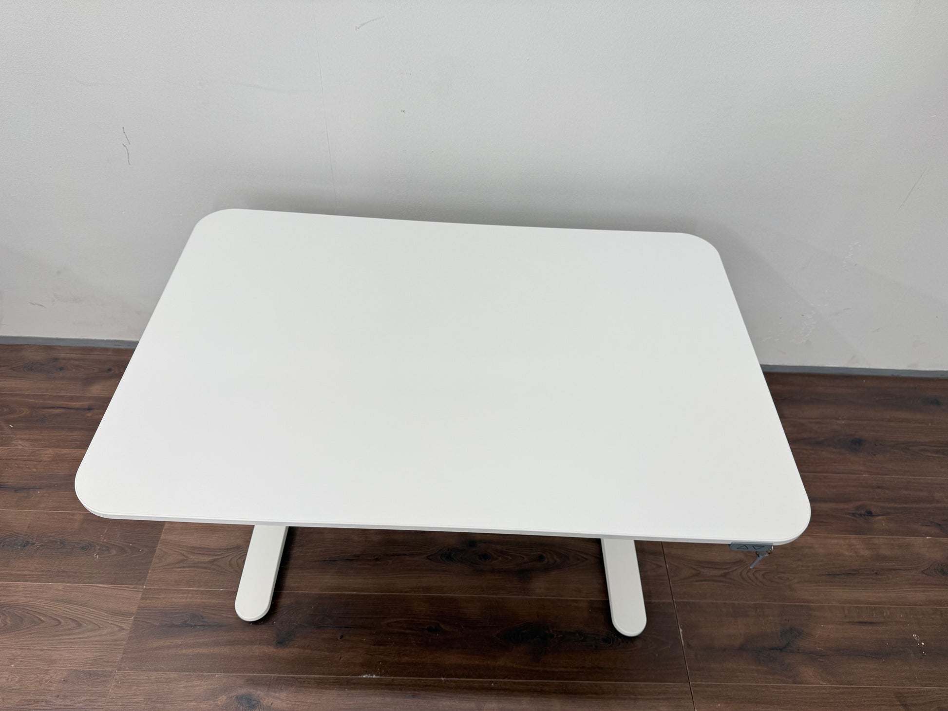 Ikea Bekant Työpöytä, säädettävä, sähköinen valkoinen, 120x80 cm Kalustori