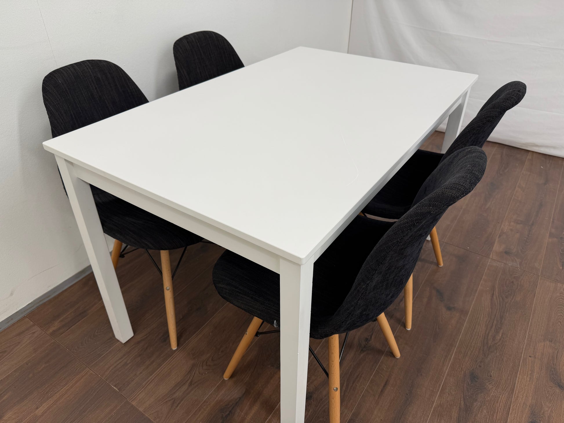 Jysk Ruokapöytä ja 4 Tuolia Kalustori