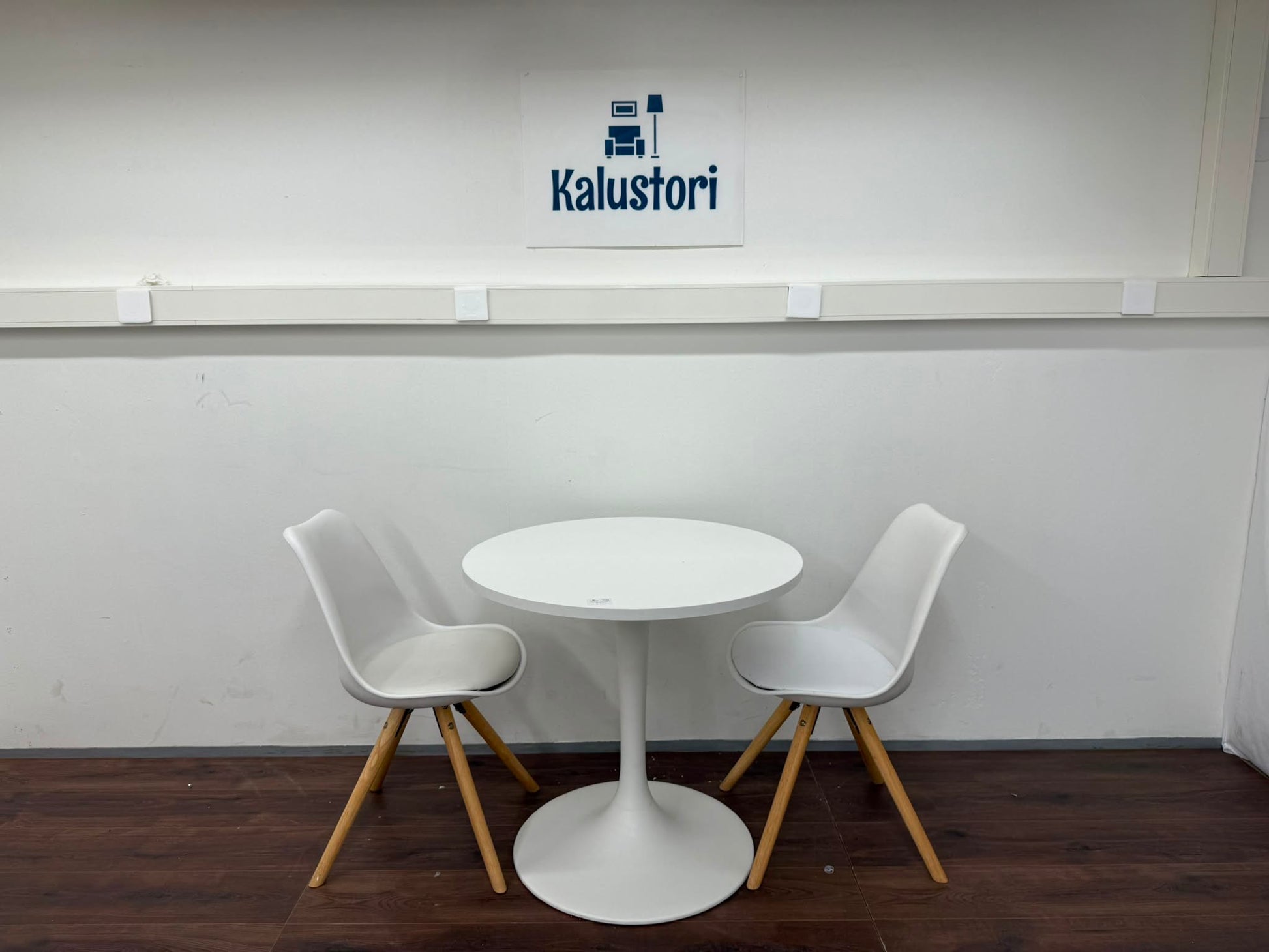 Ikea Docksta Ruokapöytä ja 2 Tuolia Kalustori