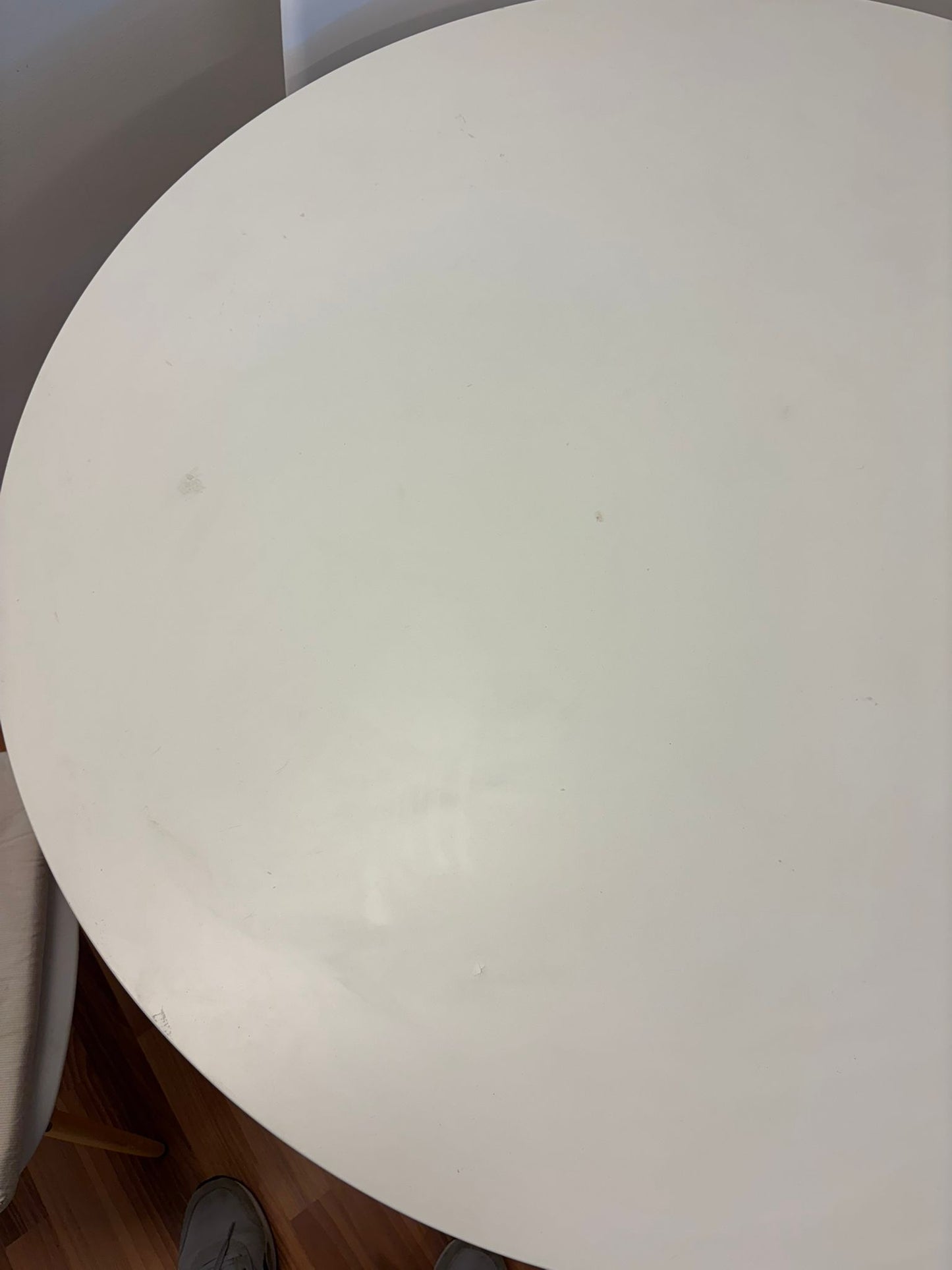 Valkoinen Ruokapöytä ja 4 Tuolia