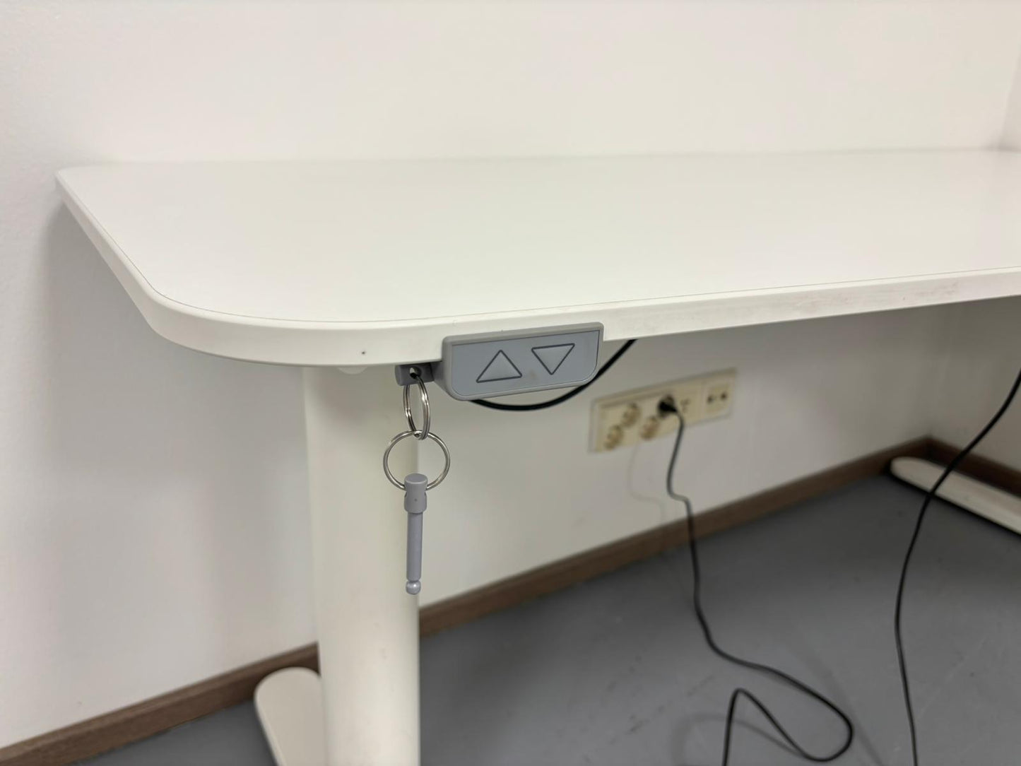 Ikea Bekant Sähköpöytä