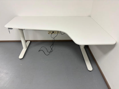 Ikea Bekant Sähköpöytä