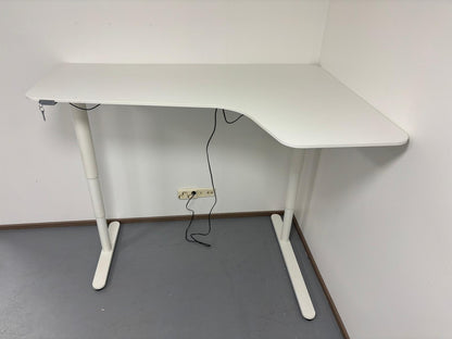 Ikea Bekant Sähköpöytä