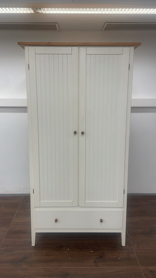 Ikea Hemnes-vaatekaappi Kalustori