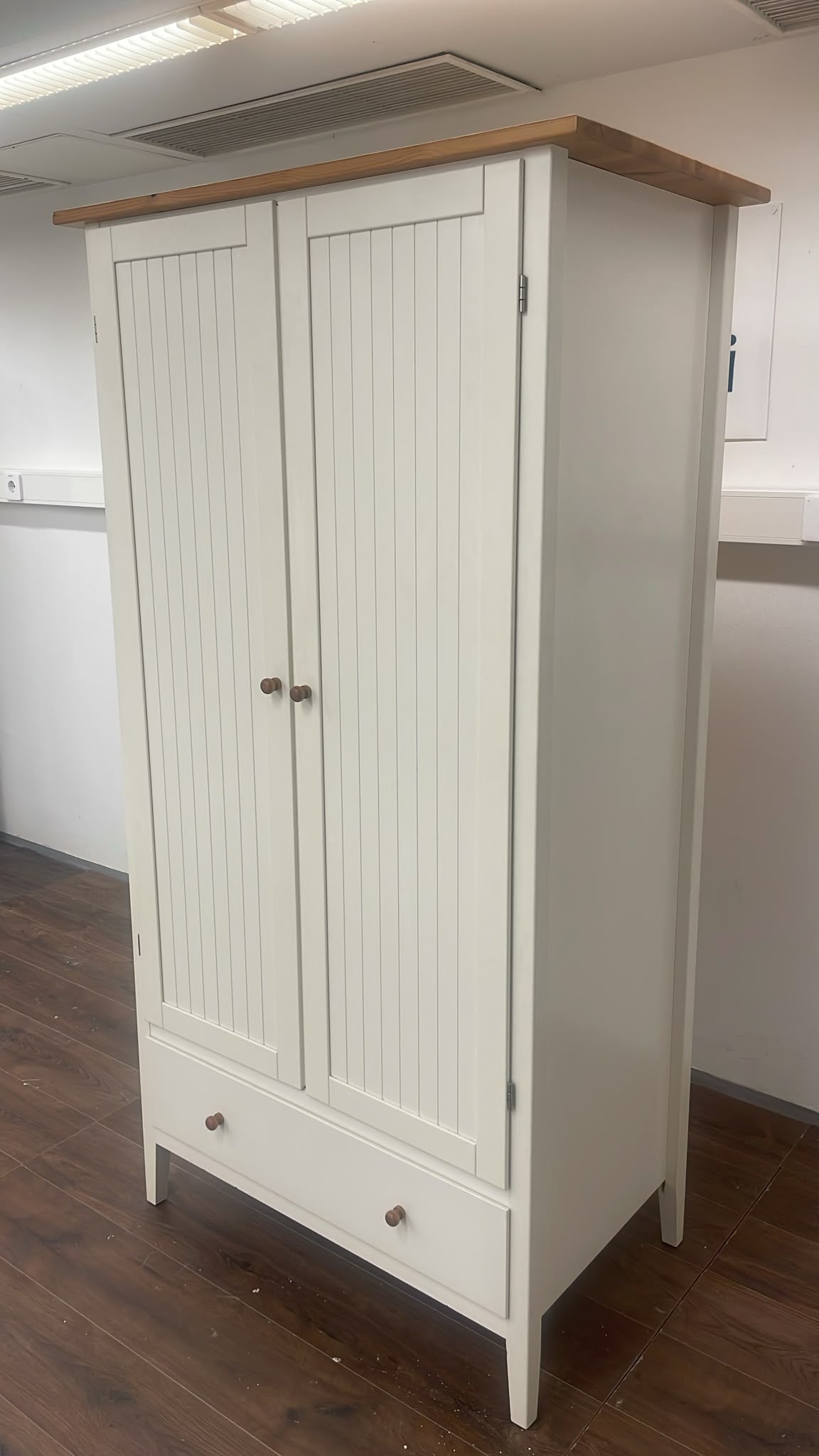 Ikea Hemnes-vaatekaappi Kalustori