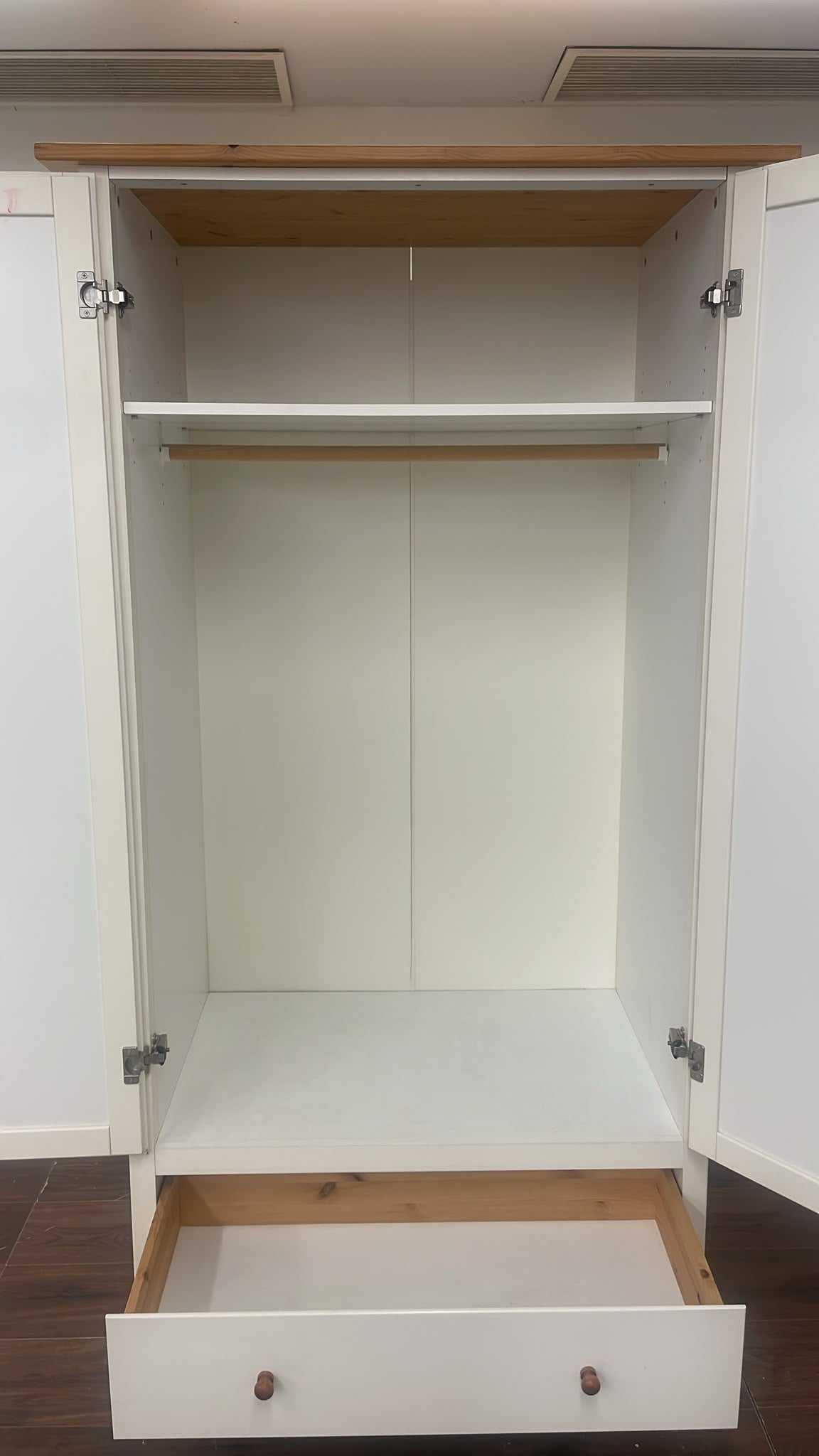 Ikea Hemnes-vaatekaappi Kalustori