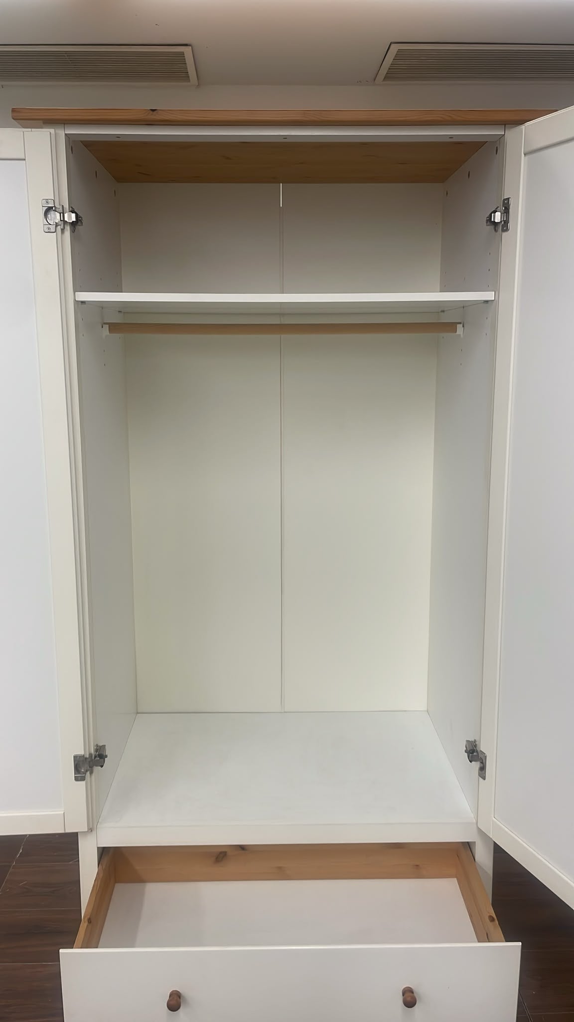 Ikea Hemnes-vaatekaappi Kalustori