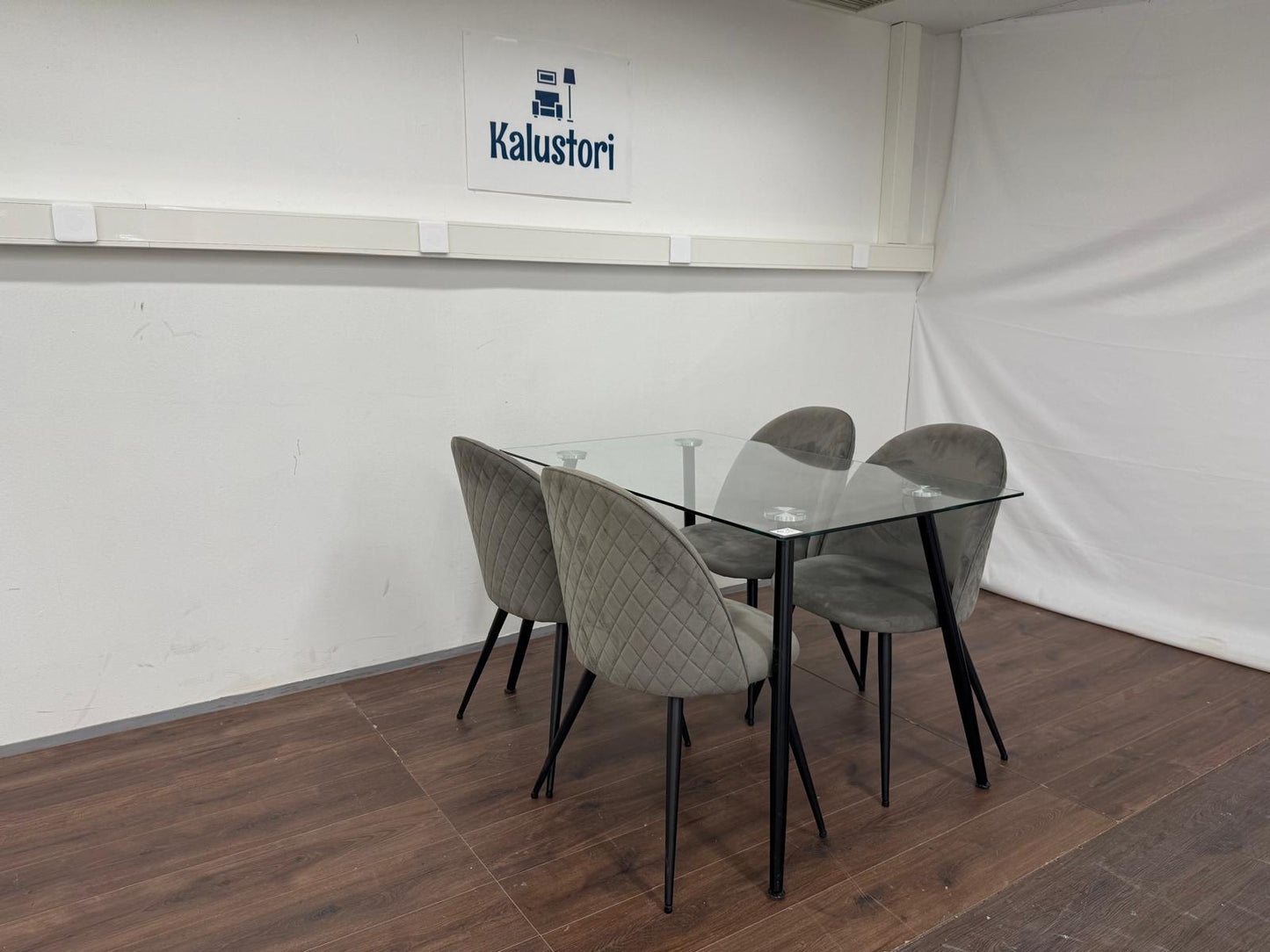 Lasinen Ruokailuryhmä Kalustori
