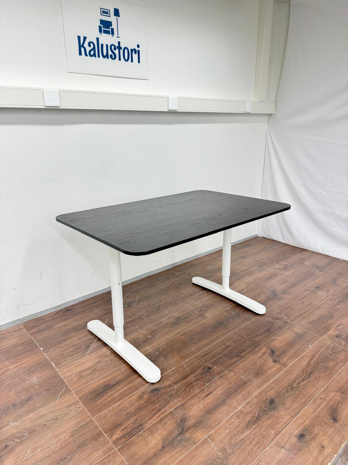 Ikea Bekant Korkeussäädettävä Työpöytä Musta/Valkoinen 120x80 cm Kalustori