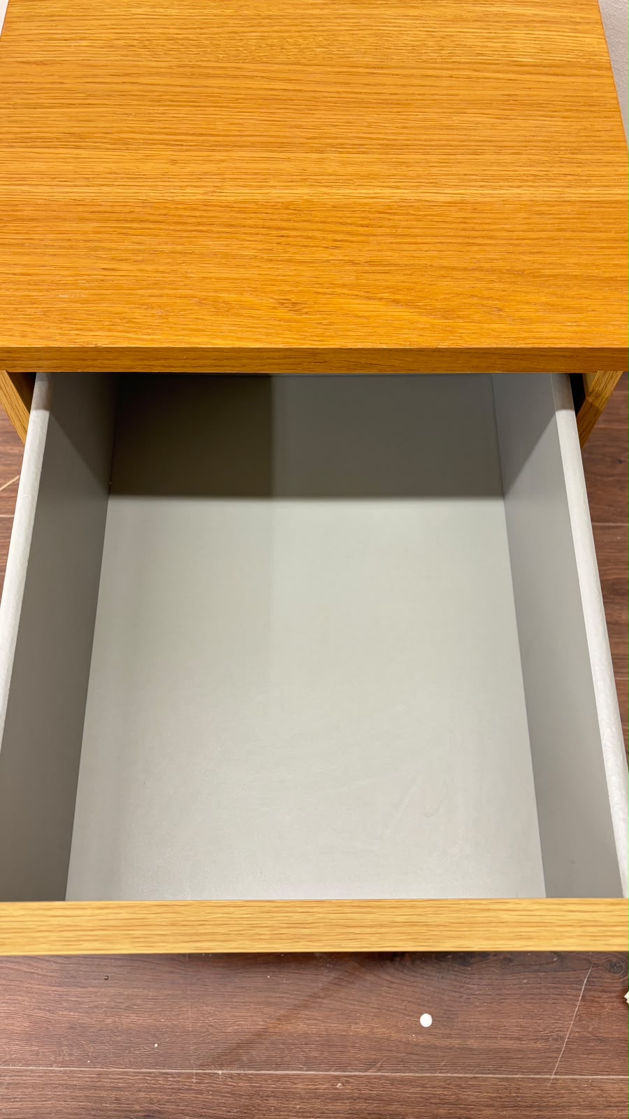IKEA MALM yöpöytä / lipasto Kalustori