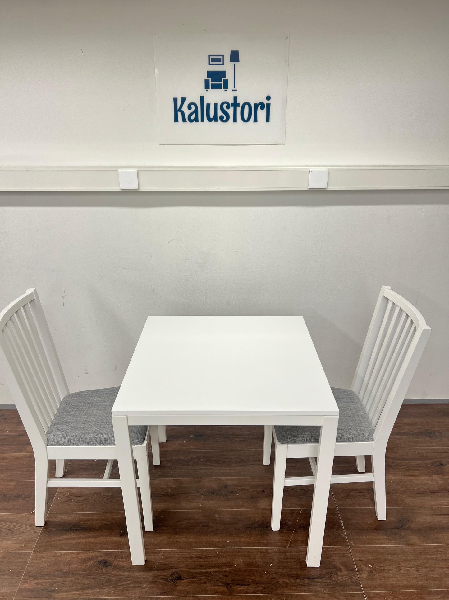 Ikea Näsingi keittiön pöytäsetti , valkoinen-Tibbleby/harmaa, 2 tuolia, kiinteä, 80x60 cm Kalustori