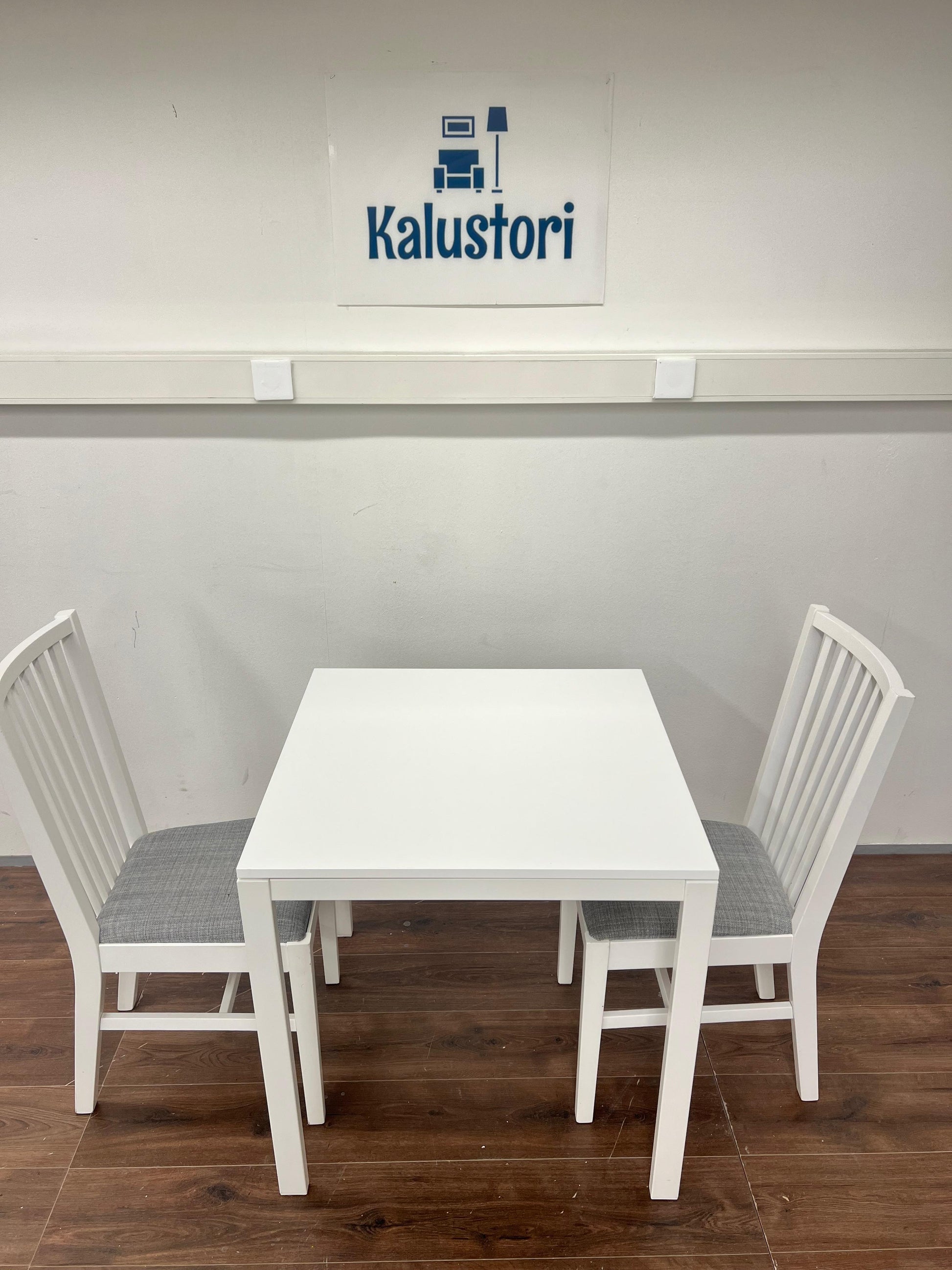 Ikea Näsingi keittiön pöytäsetti , valkoinen-Tibbleby/harmaa, 2 tuolia, kiinteä, 80x60 cm Kalustori