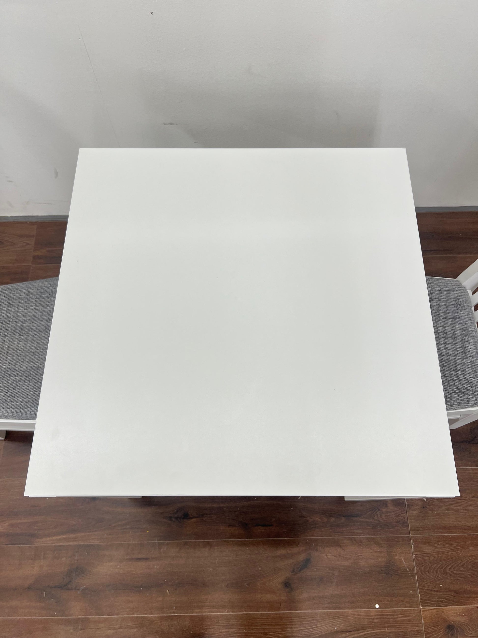 Ikea Näsingi keittiön pöytäsetti , valkoinen-Tibbleby/harmaa, 2 tuolia, kiinteä, 80x60 cm Kalustori