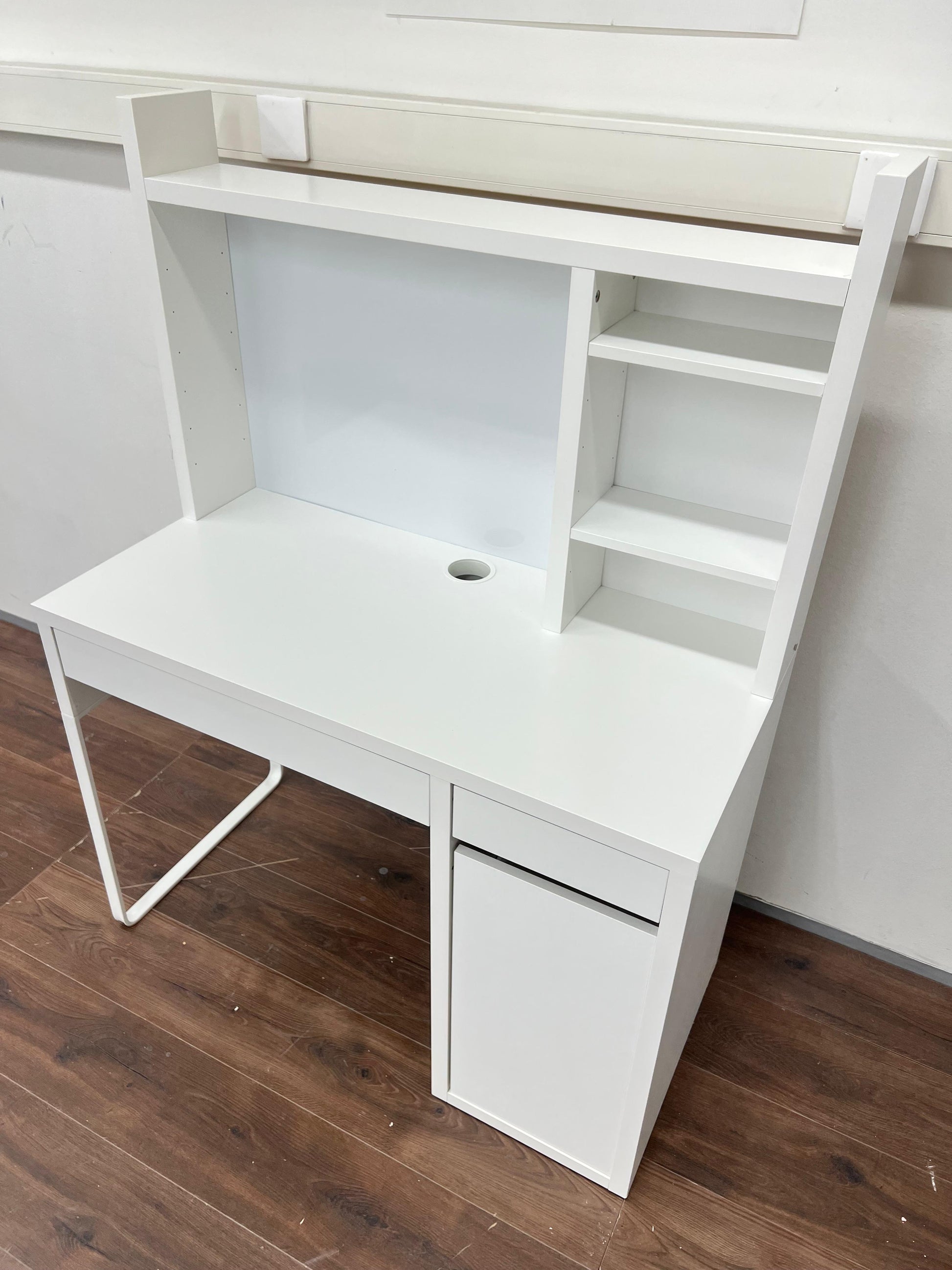 Ikea MICKE Työpöytä, valkoinen,105x50 cm Kalustori