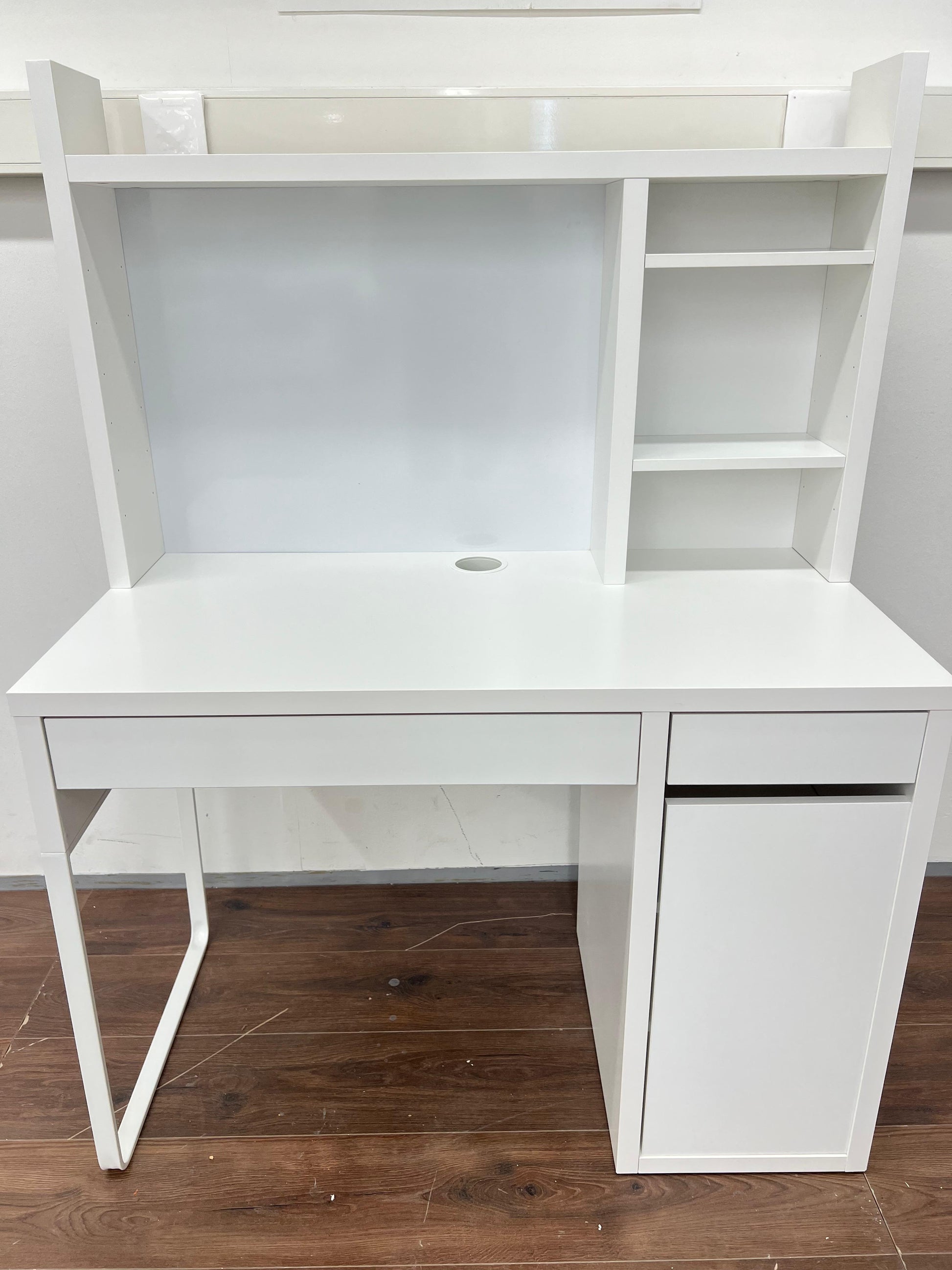 Ikea MICKE Työpöytä, valkoinen,105x50 cm Kalustori
