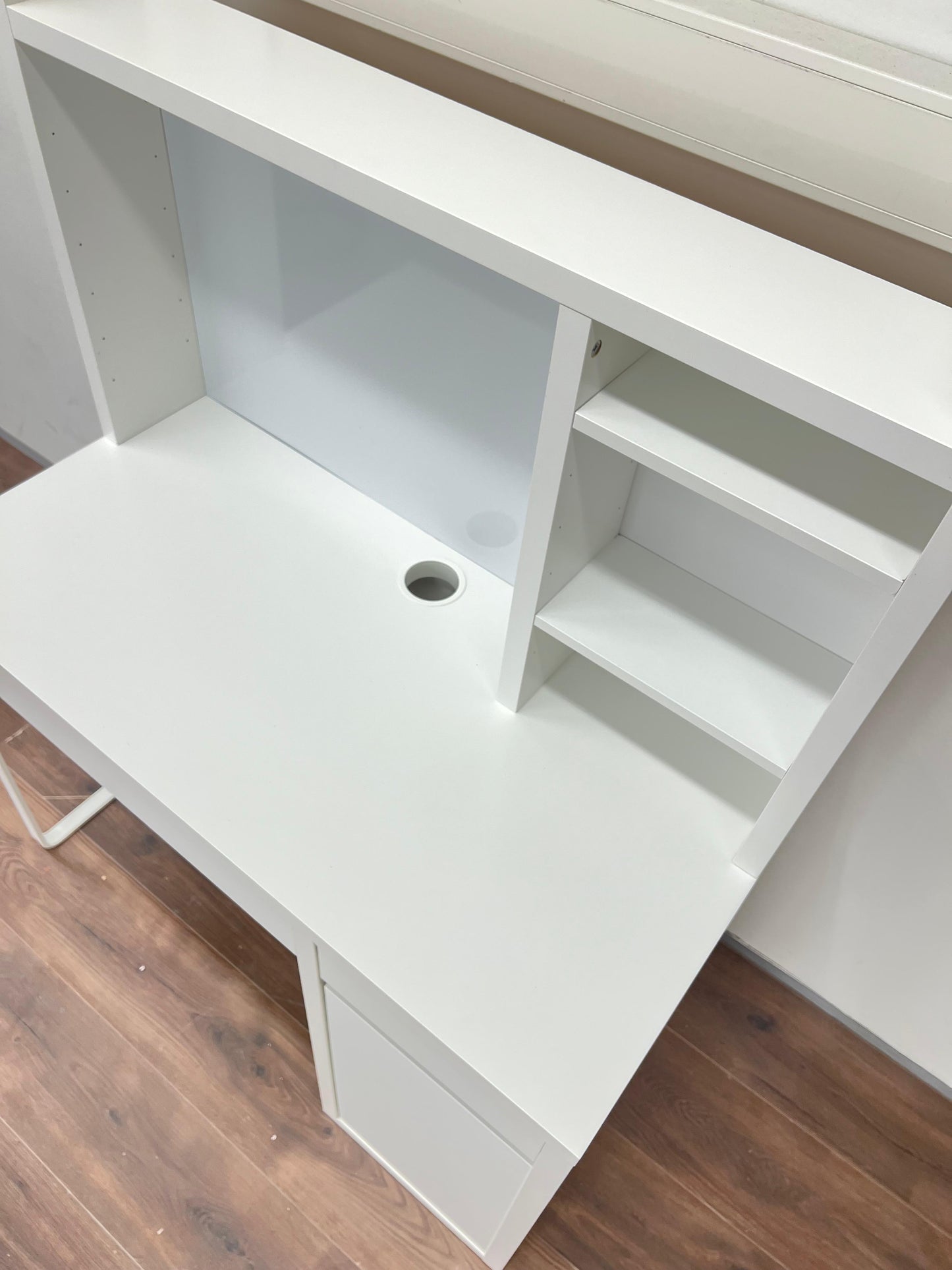 Ikea MICKE Työpöytä, valkoinen,105x50 cm Kalustori