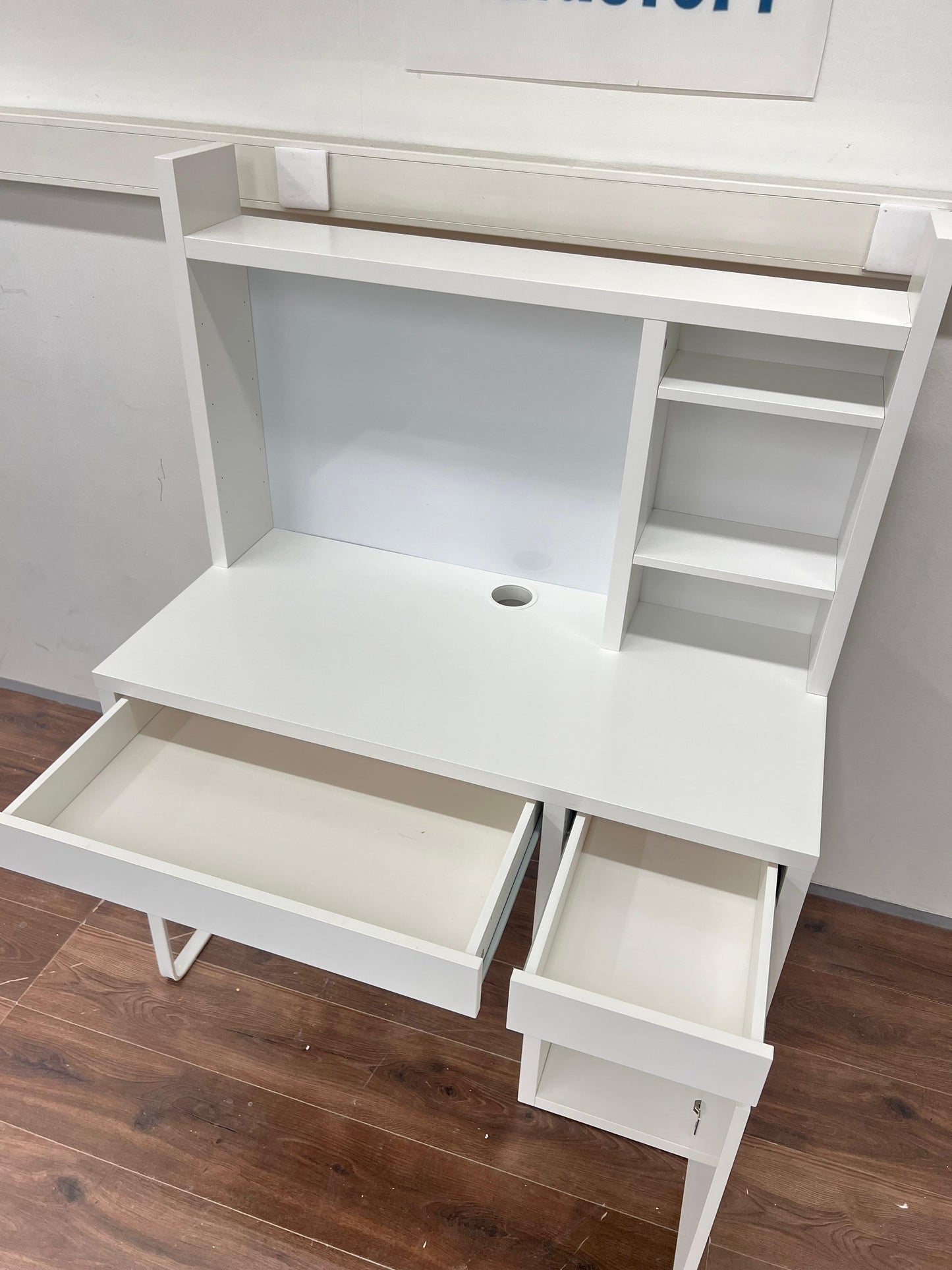 Ikea MICKE Työpöytä, valkoinen,105x50 cm Kalustori